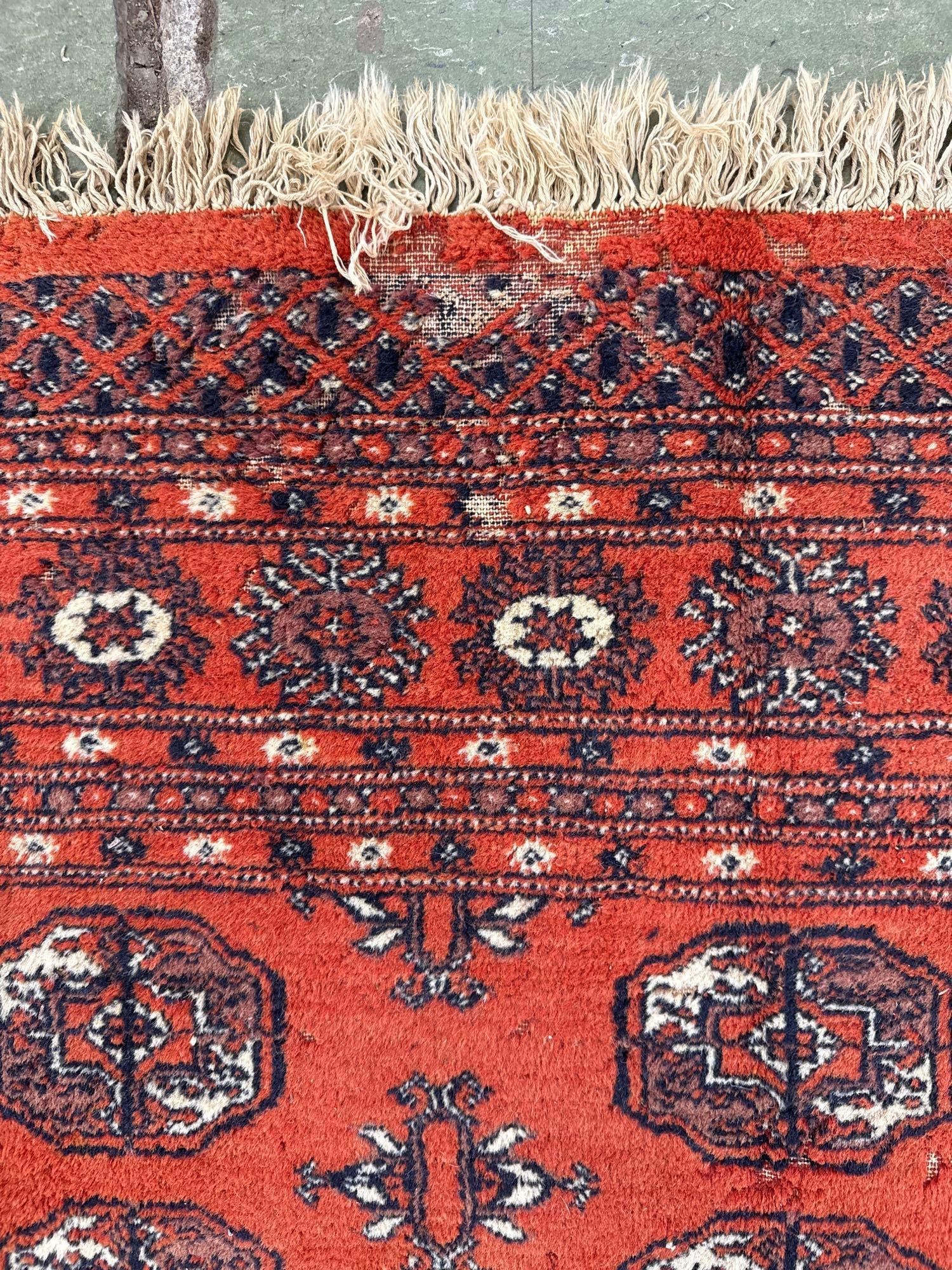 Area rug - 5'2" X 8'7" - 7