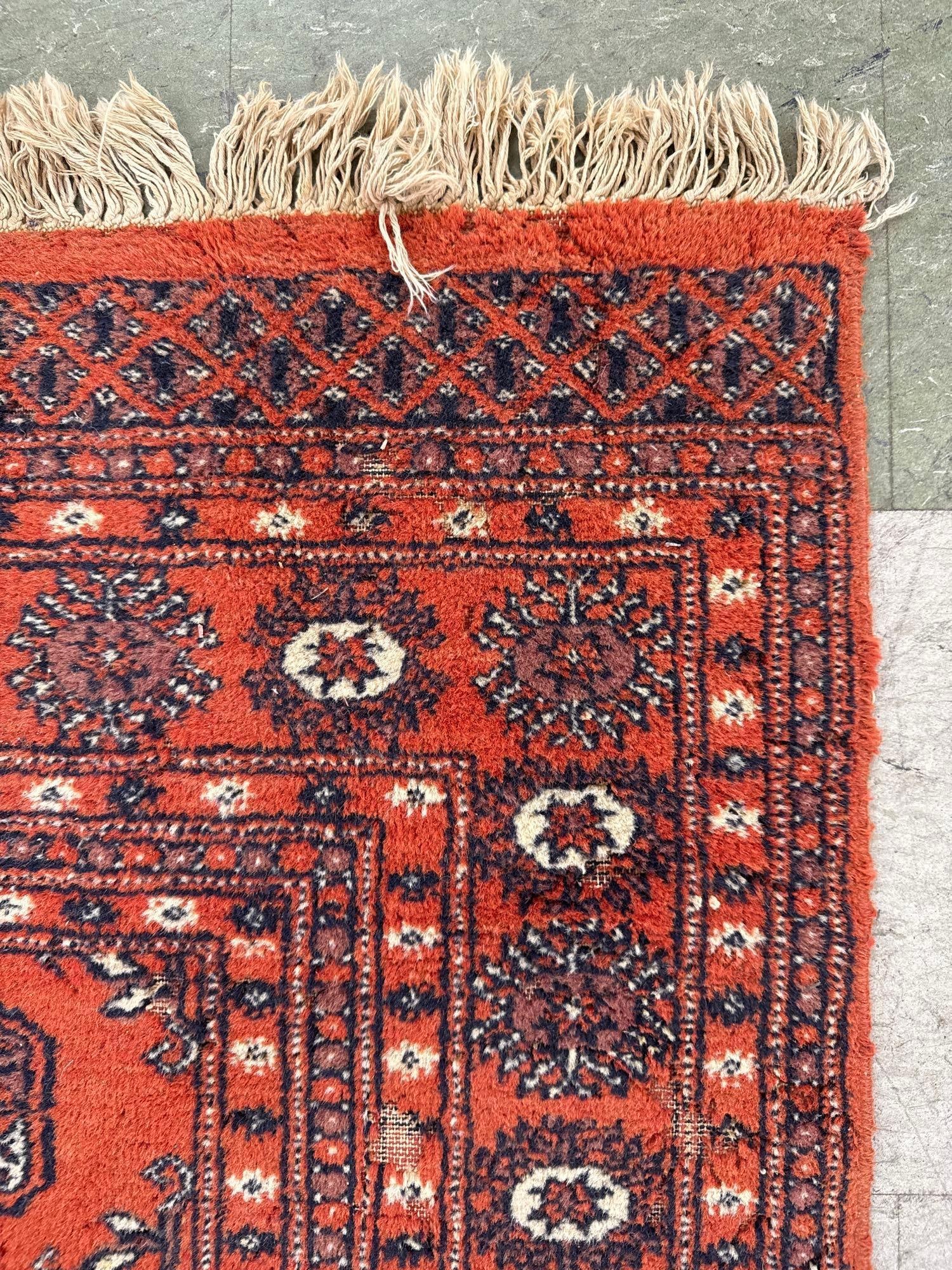 Area rug - 5'2" X 8'7" - 8