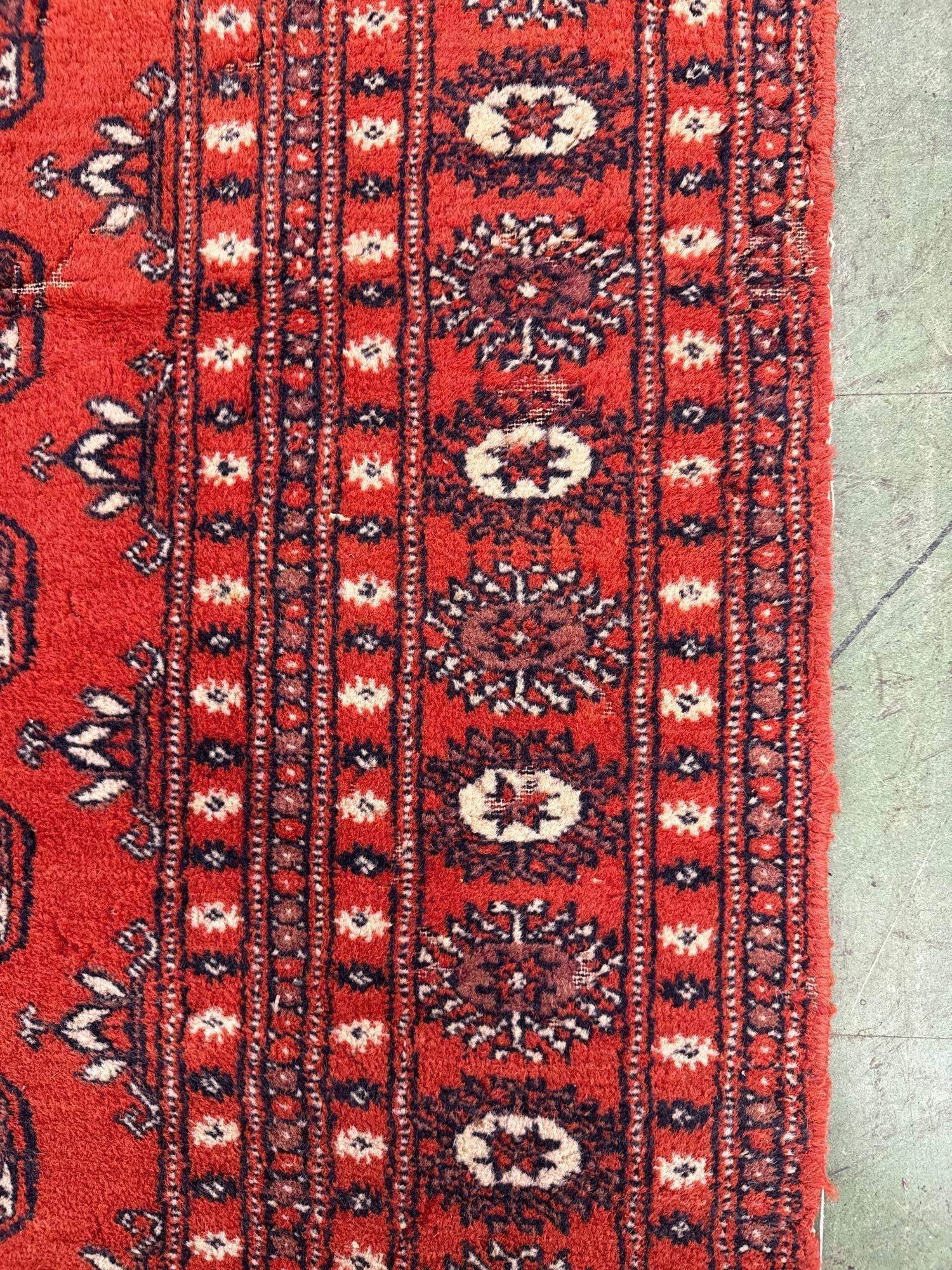 Area rug - 5'2" X 8'7" - 9