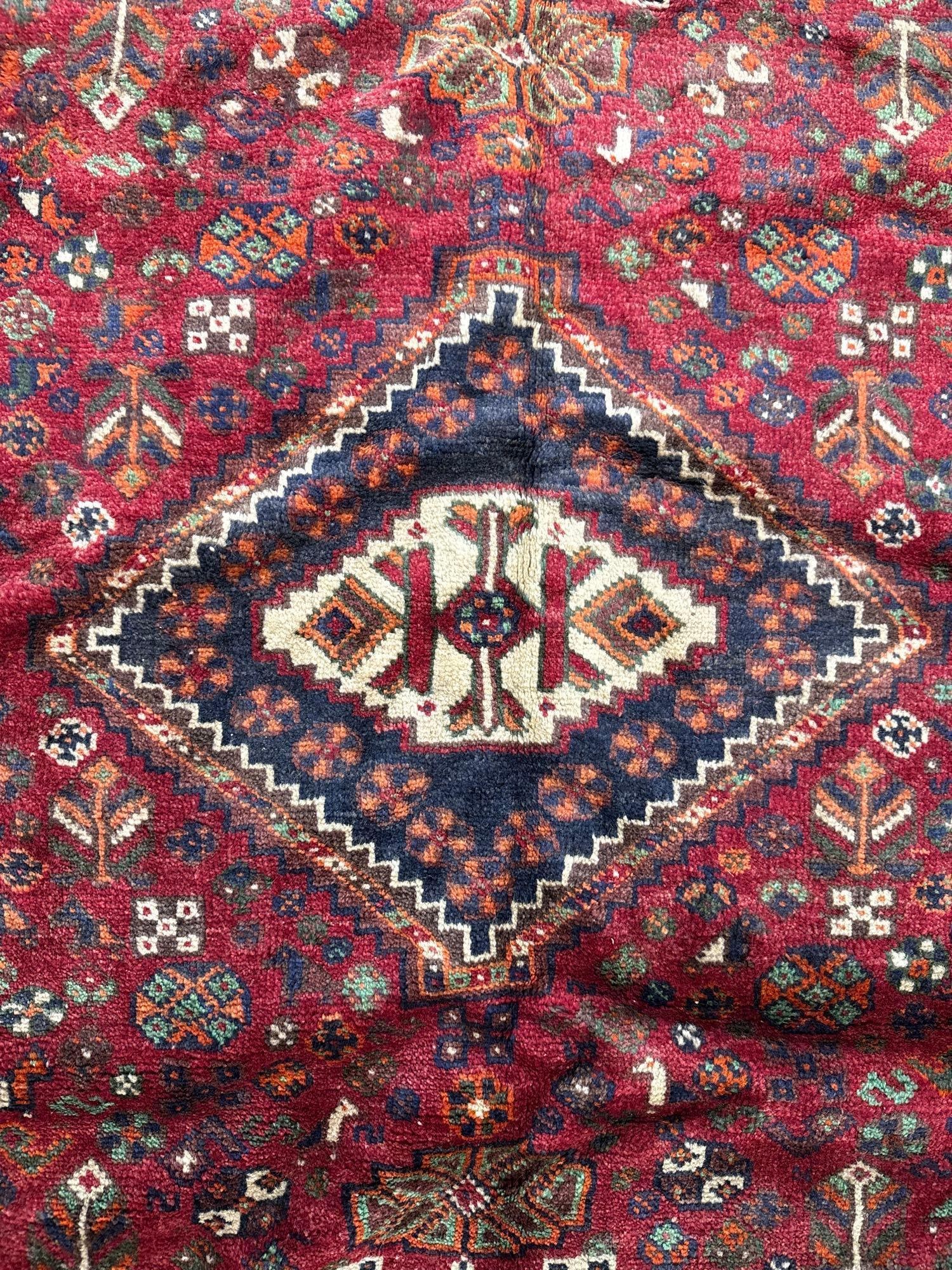 room size rug - 5'9"X 9'4" - 2