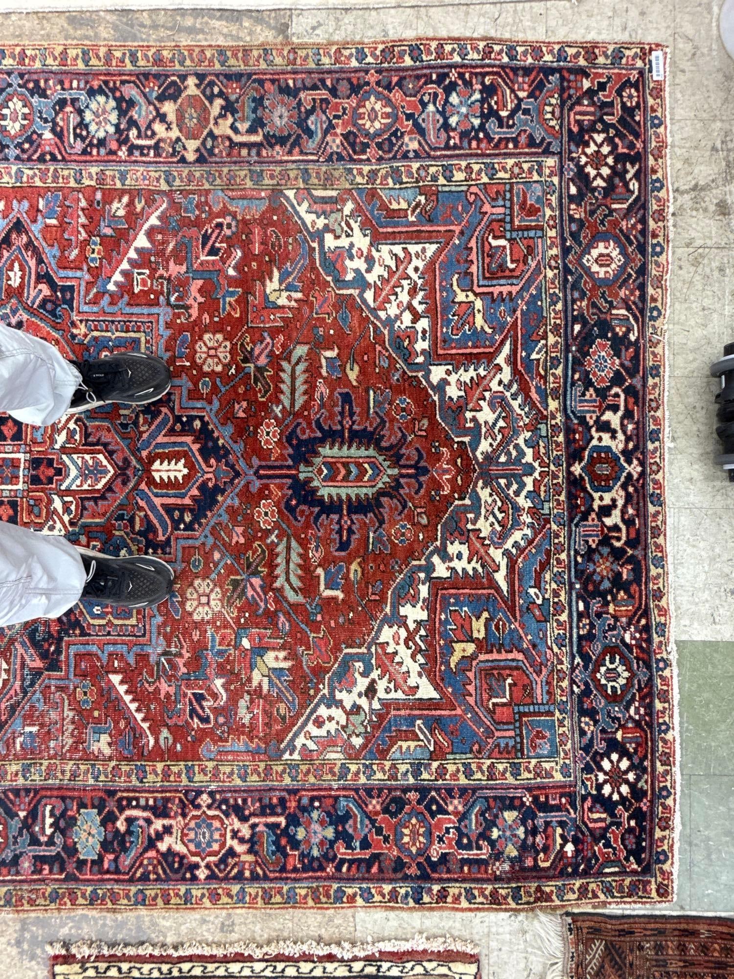 large area rug - 6'7" X 10'1" - 5