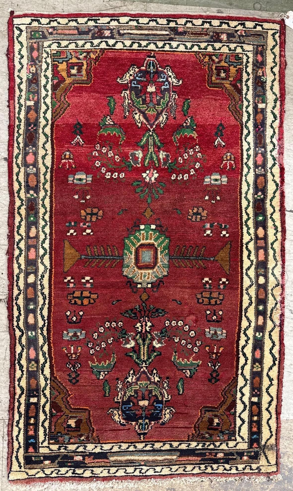 Area rug - 3'4" X 5'7": Wool, .
