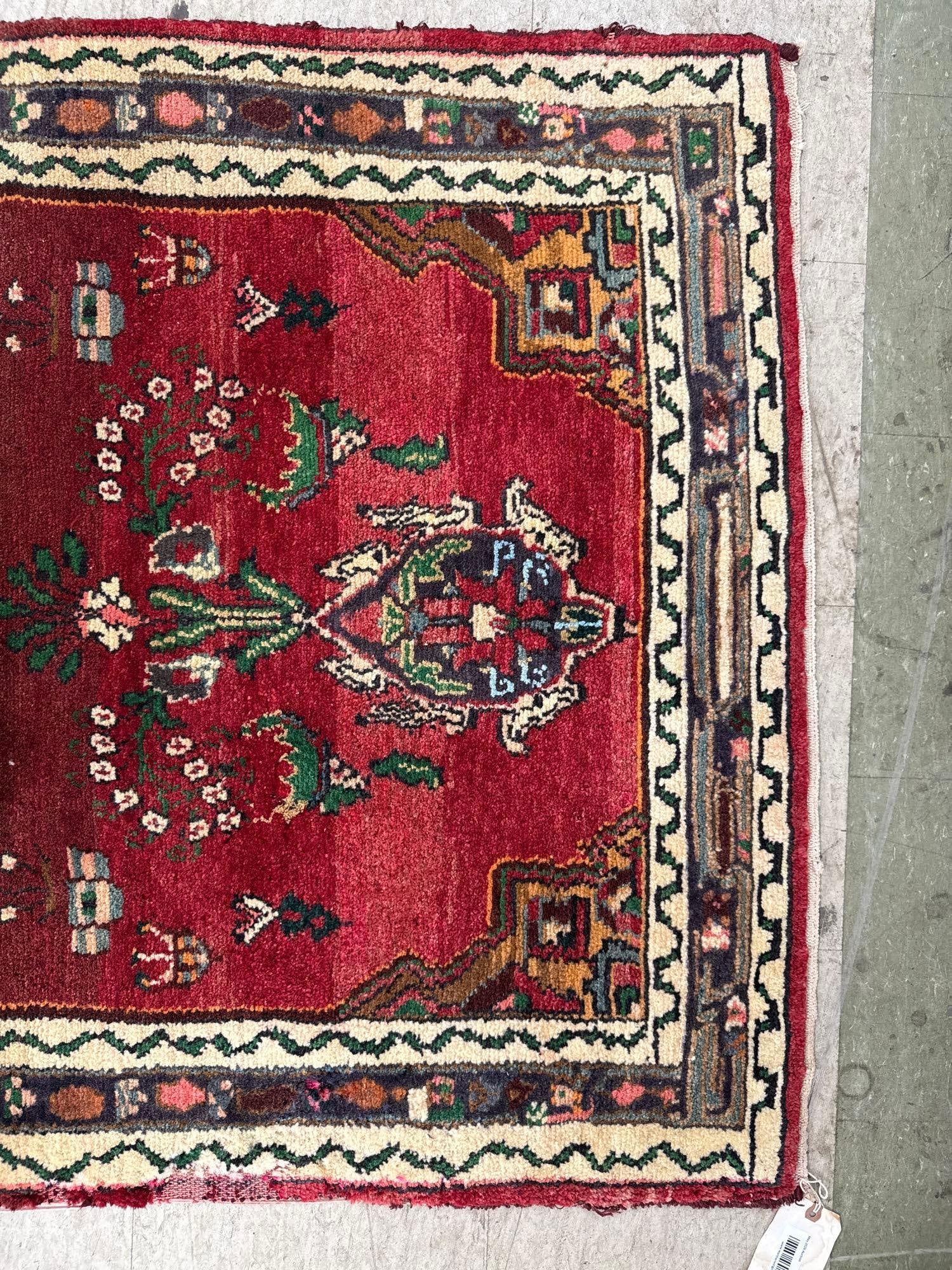 Area rug - 3'4" X 5'7" - 4