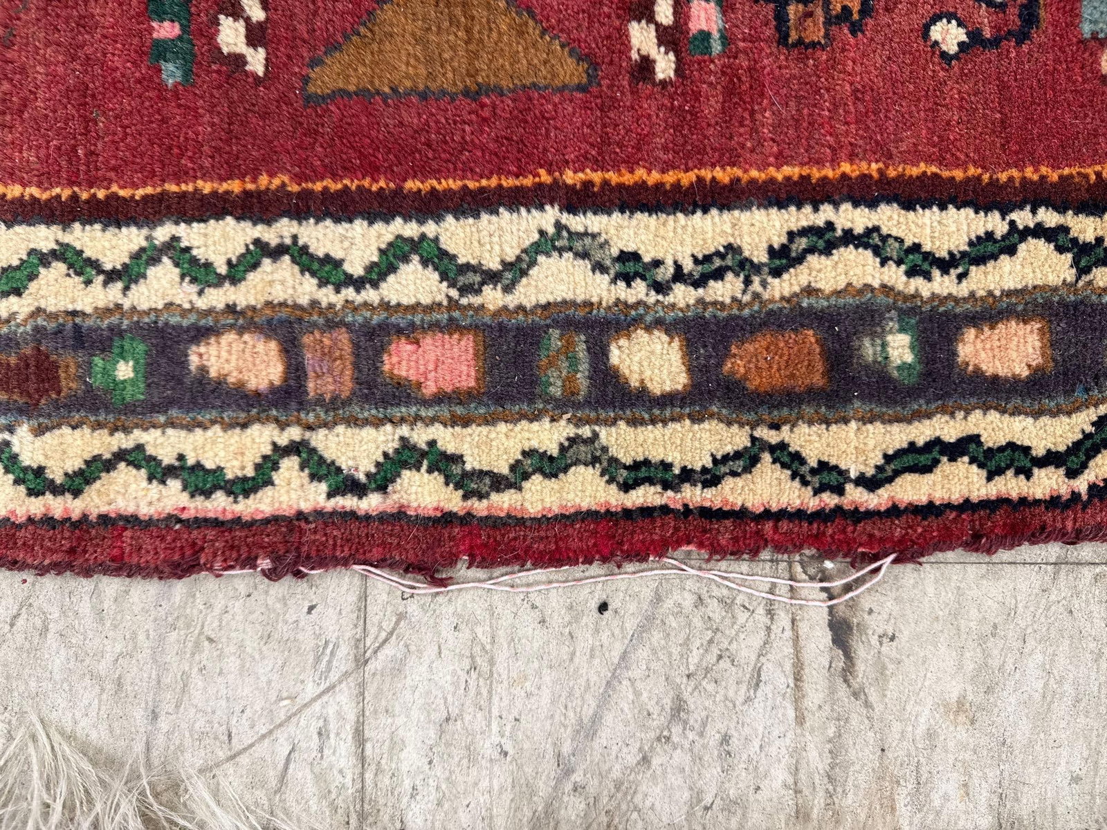 Area rug - 3'4" X 5'7" - 8