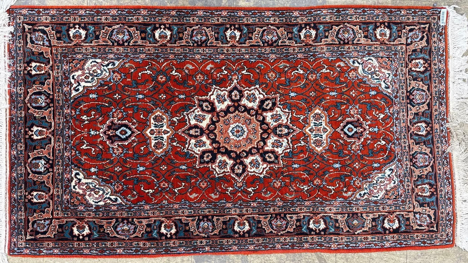 Area rug - 3'5" X 6'10": Wool.