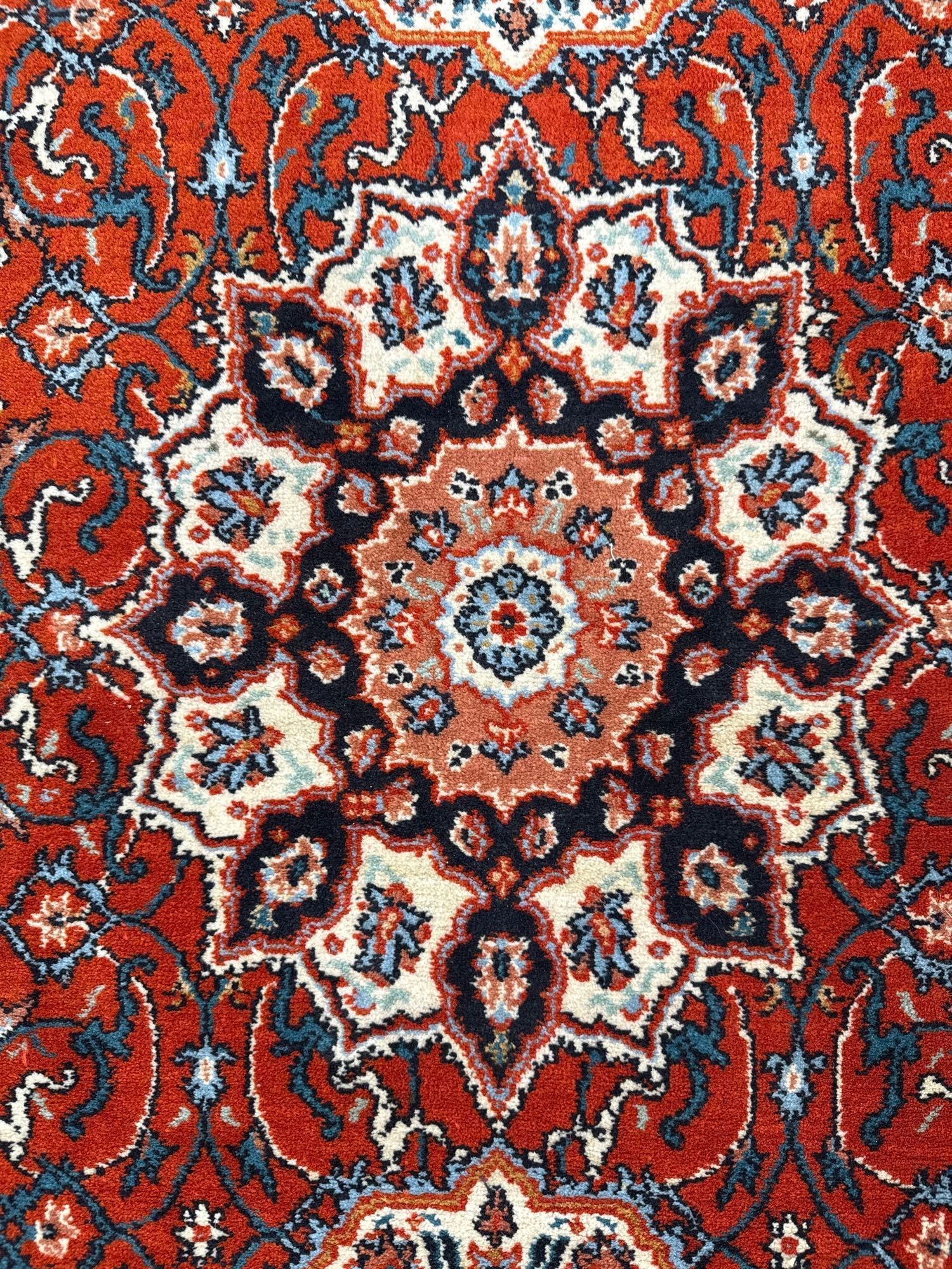 Area rug - 3'5" X 6'10" - 2