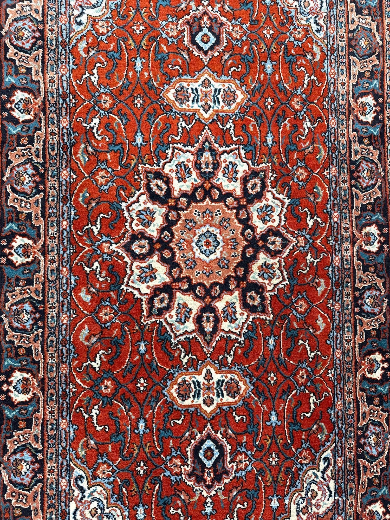 Area rug - 3'5" X 6'10" - 3
