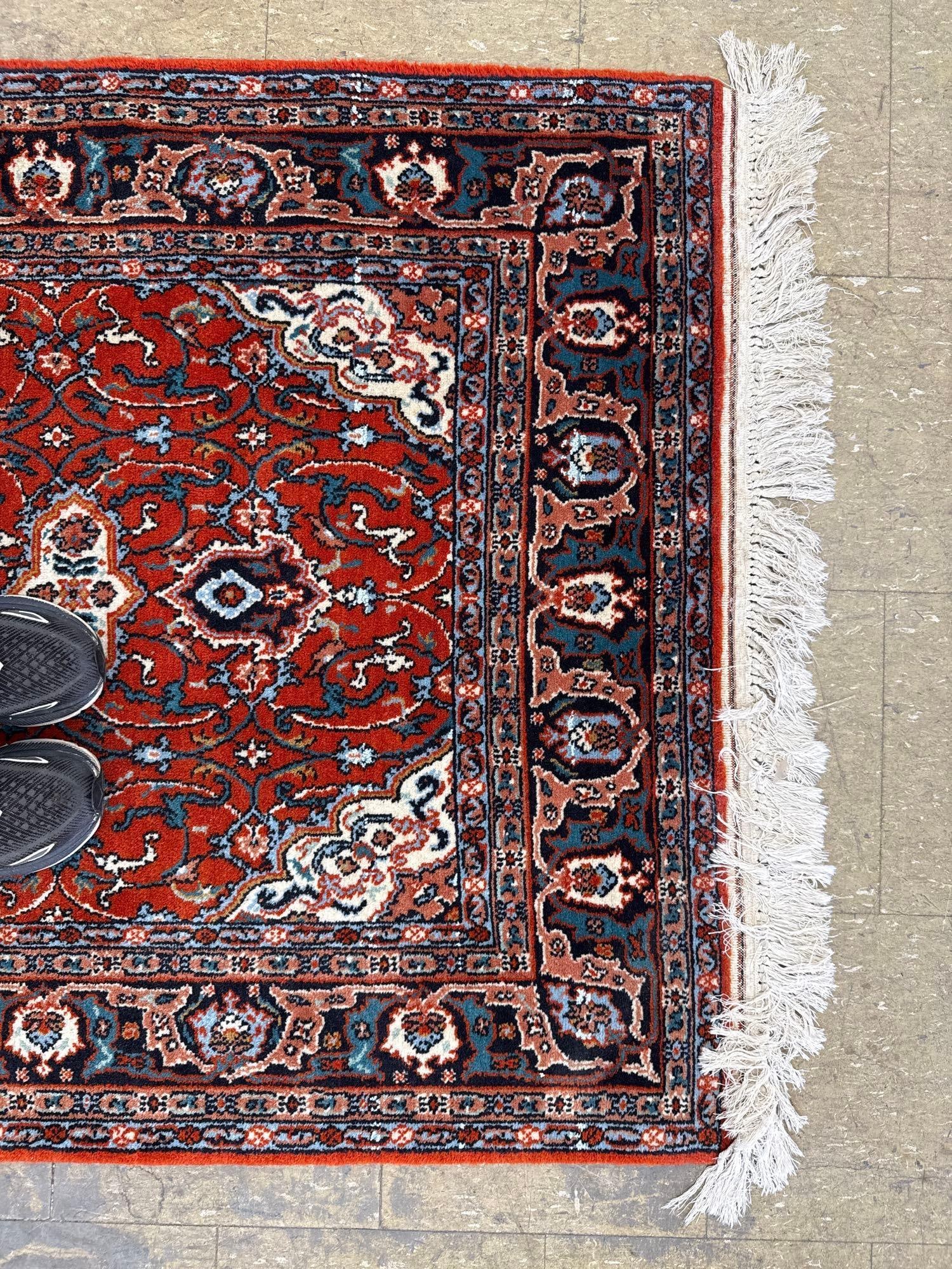 Area rug - 3'5" X 6'10" - 4