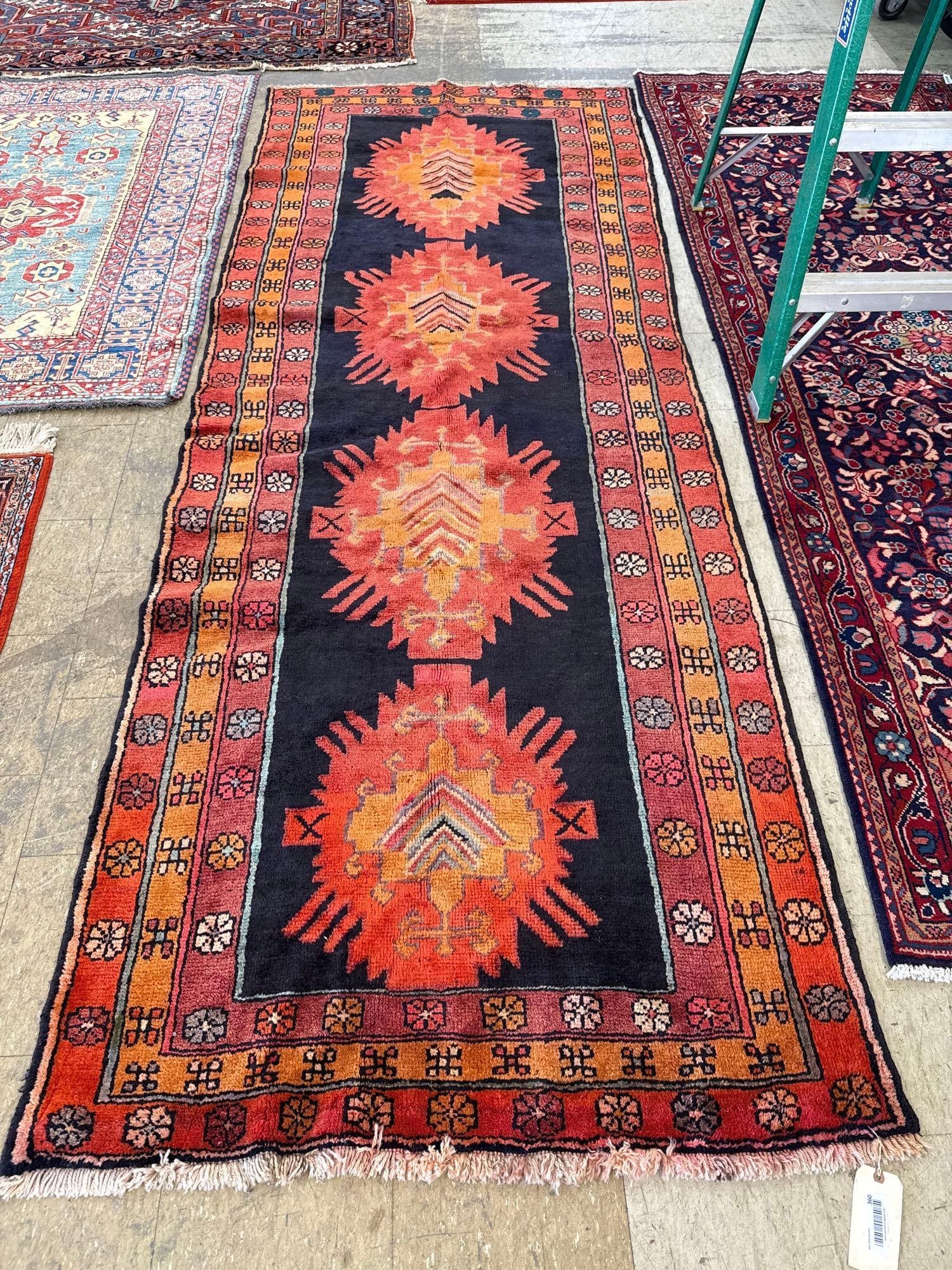 Area rug - 3'11" X 11' - 2