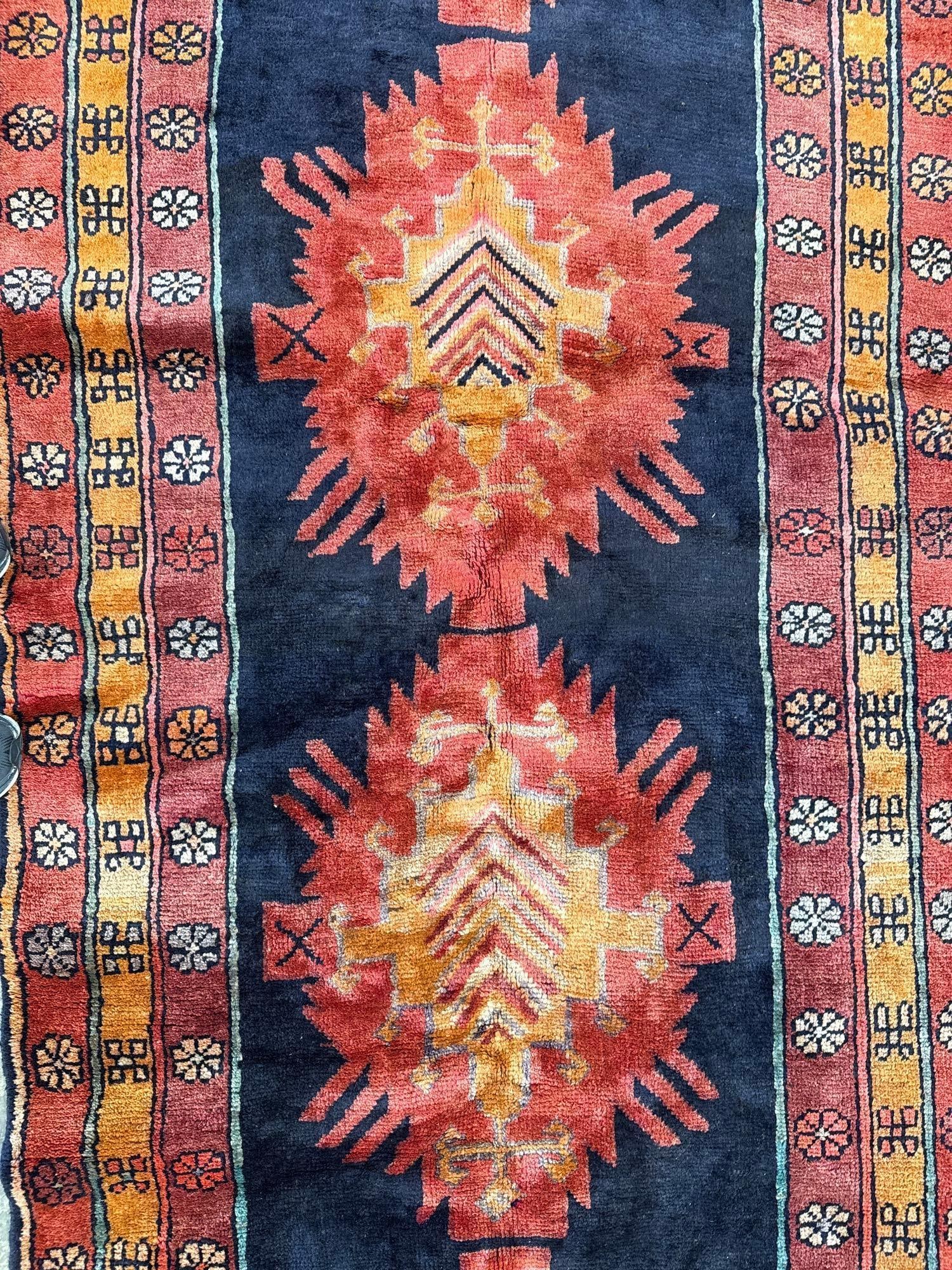 Area rug - 3'11" X 11' - 3
