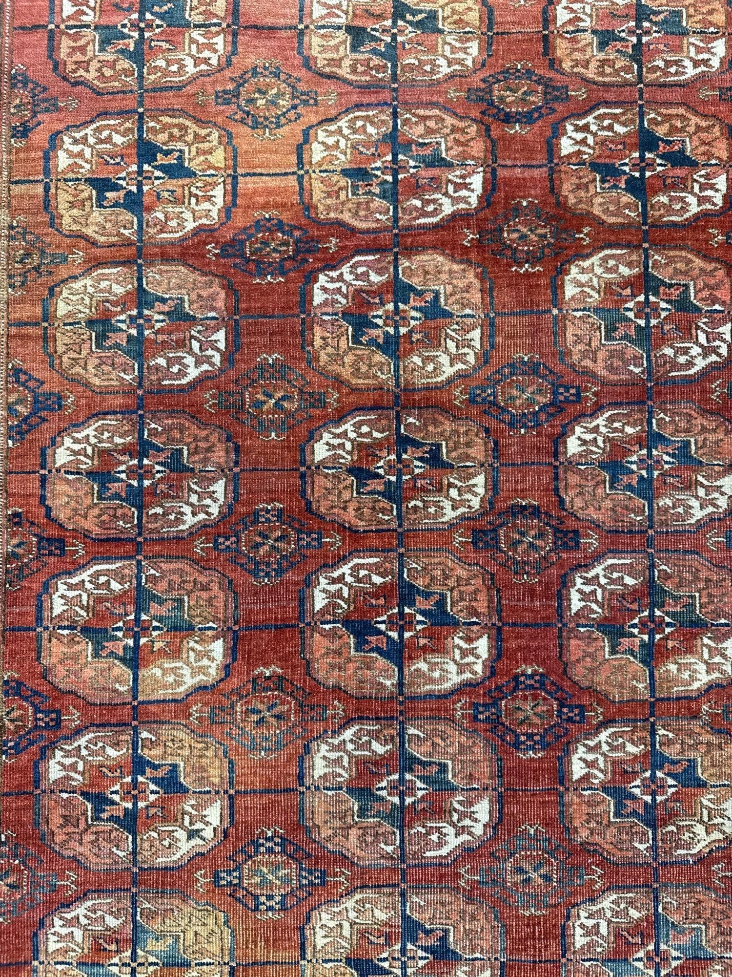 Area rug - 4' X 6'6" - 2