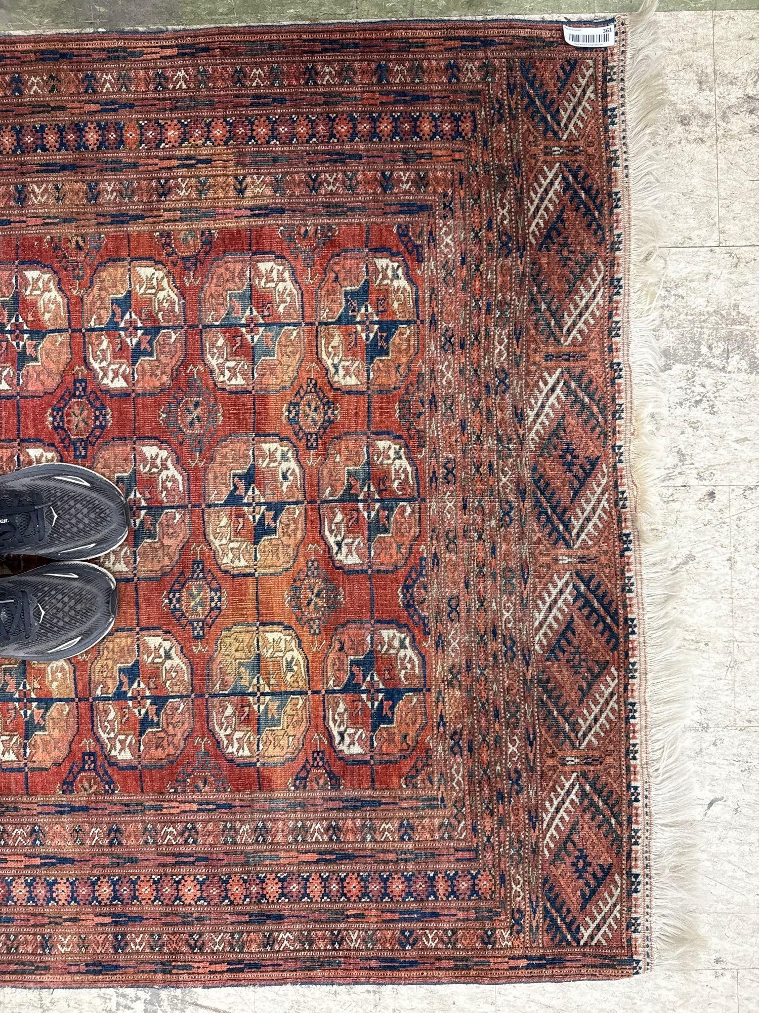 Area rug - 4' X 6'6" - 3