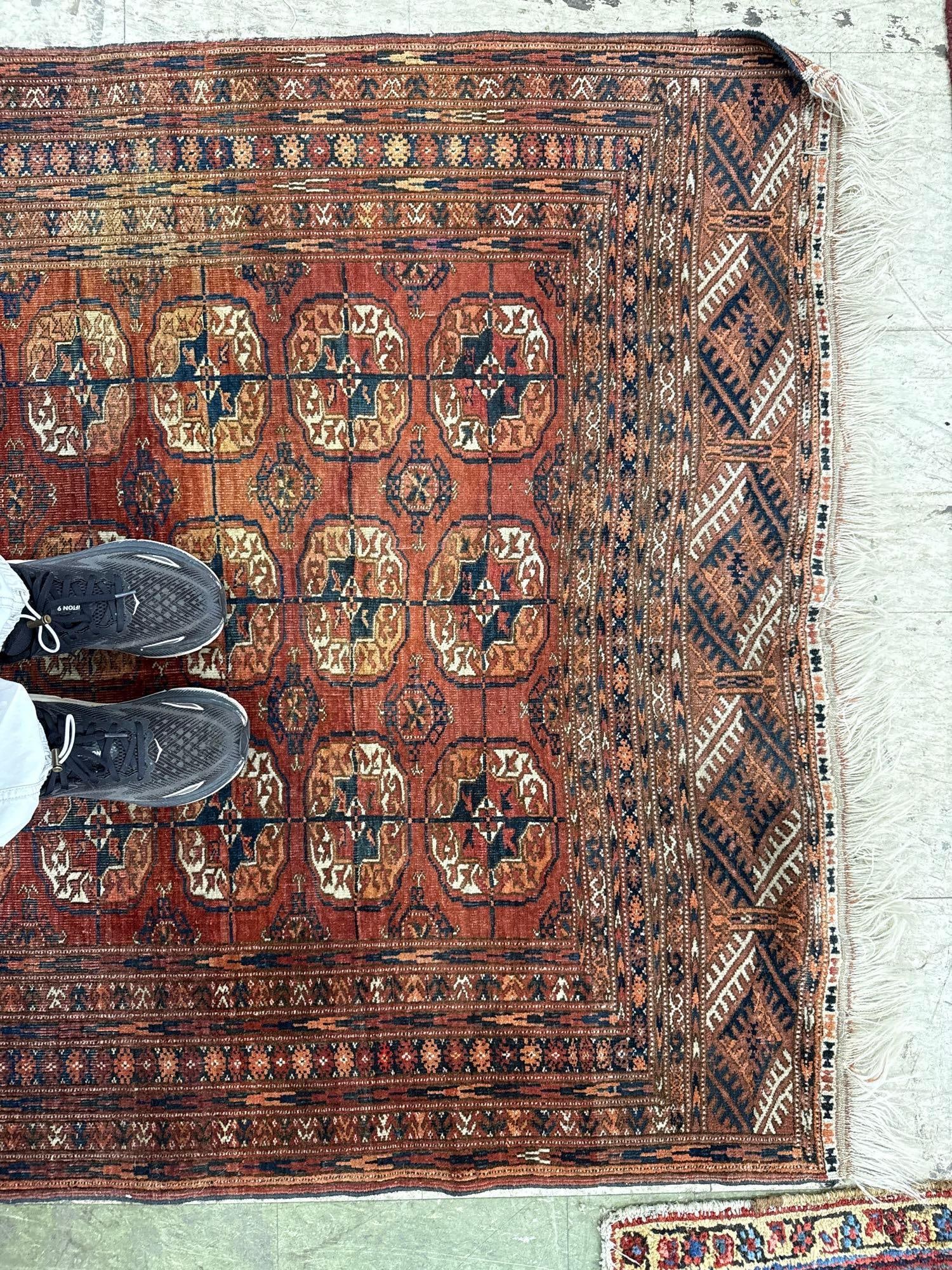 Area rug - 4' X 6'6" - 4