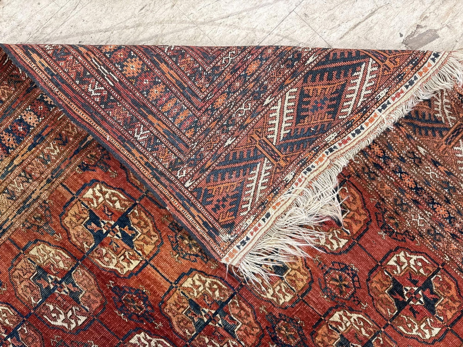 Area rug - 4' X 6'6" - 5
