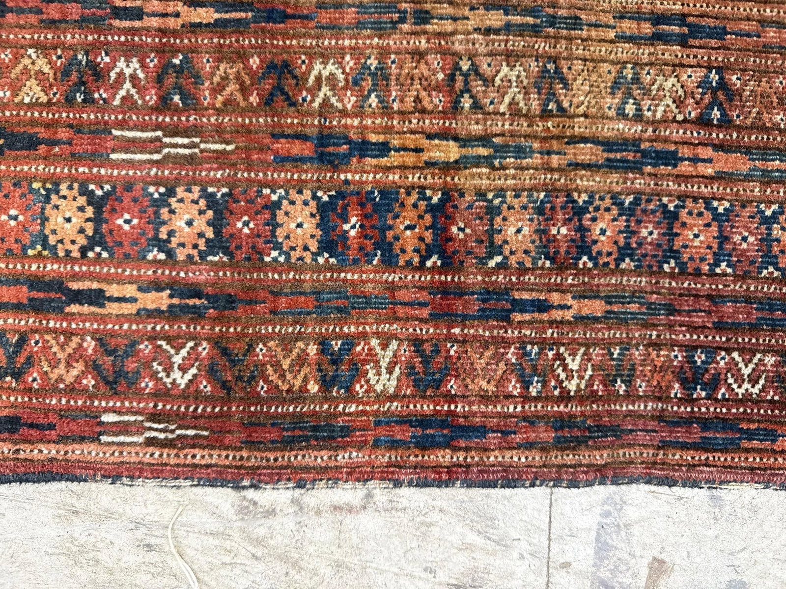 Area rug - 4' X 6'6" - 7