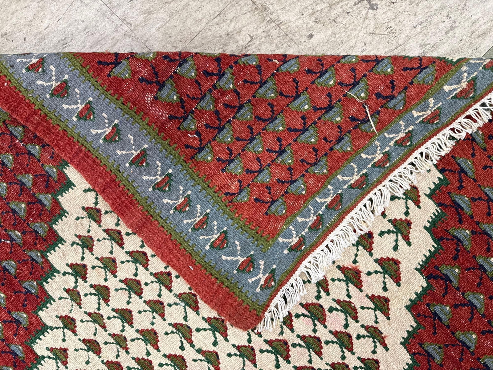 Area Rug - 3'5" X 6'2" - 5
