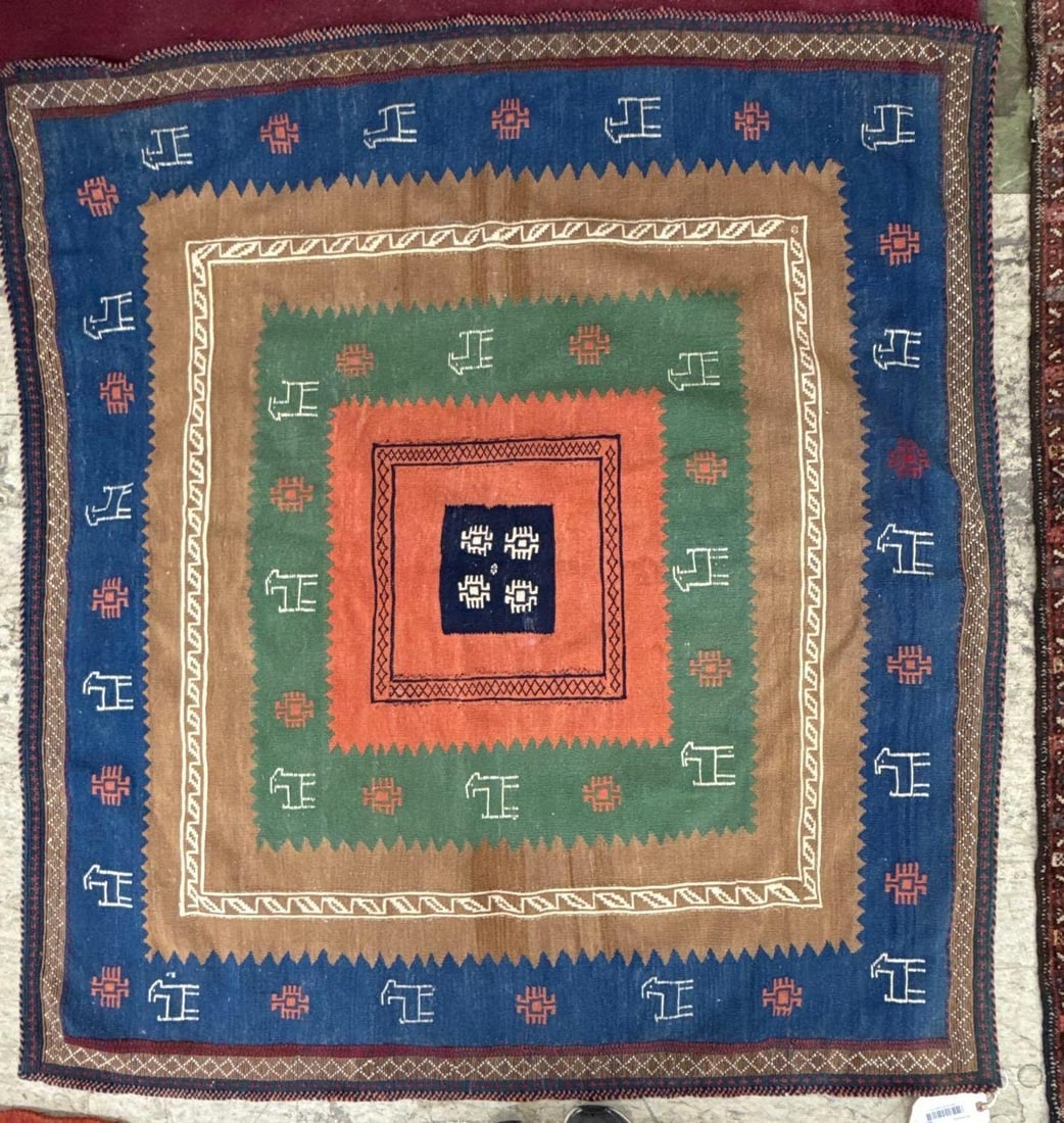 Area rug -4'7" X 5' (1 of 8)