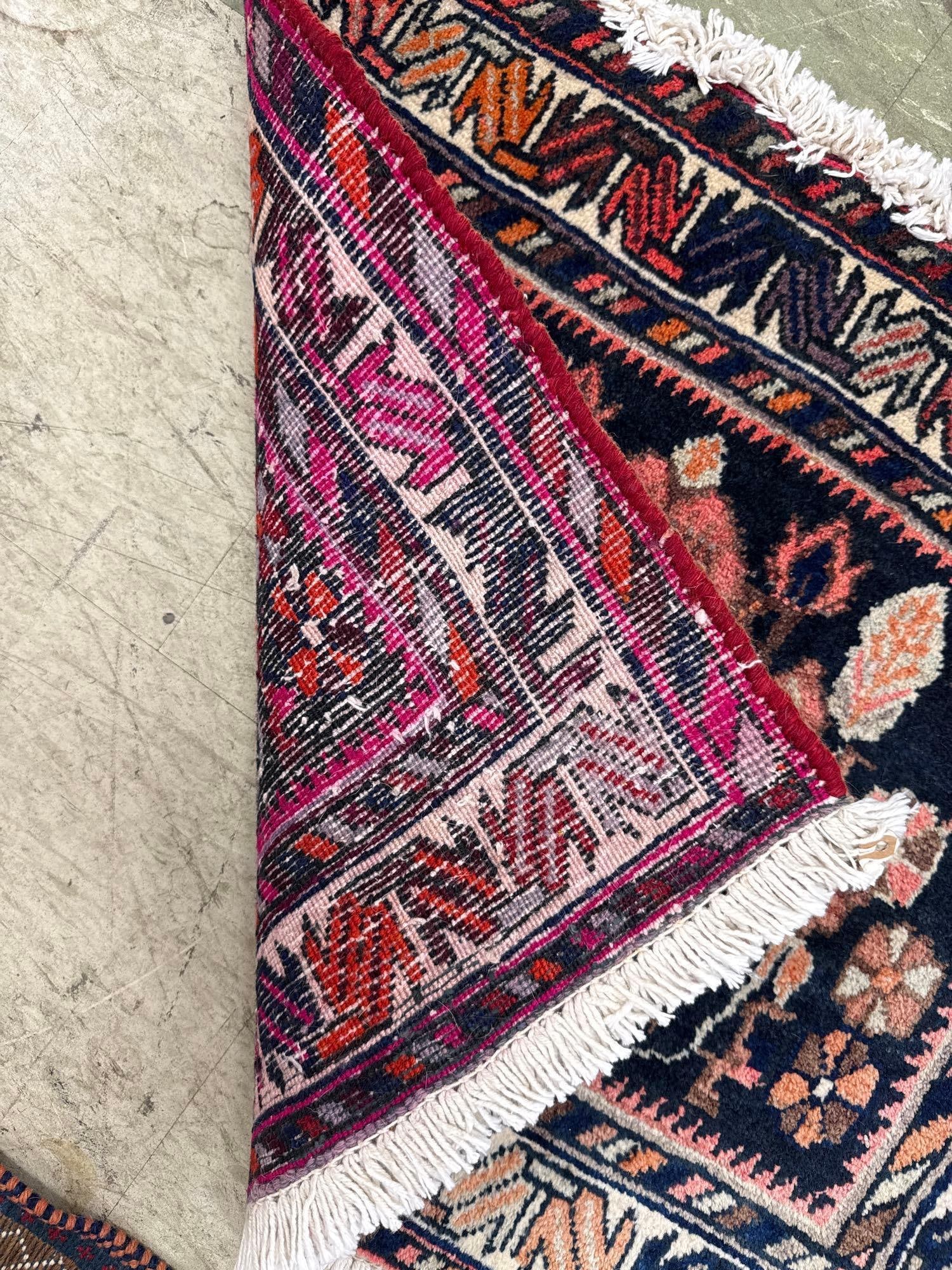 Area rug - 2'4" X 2'1" - 3