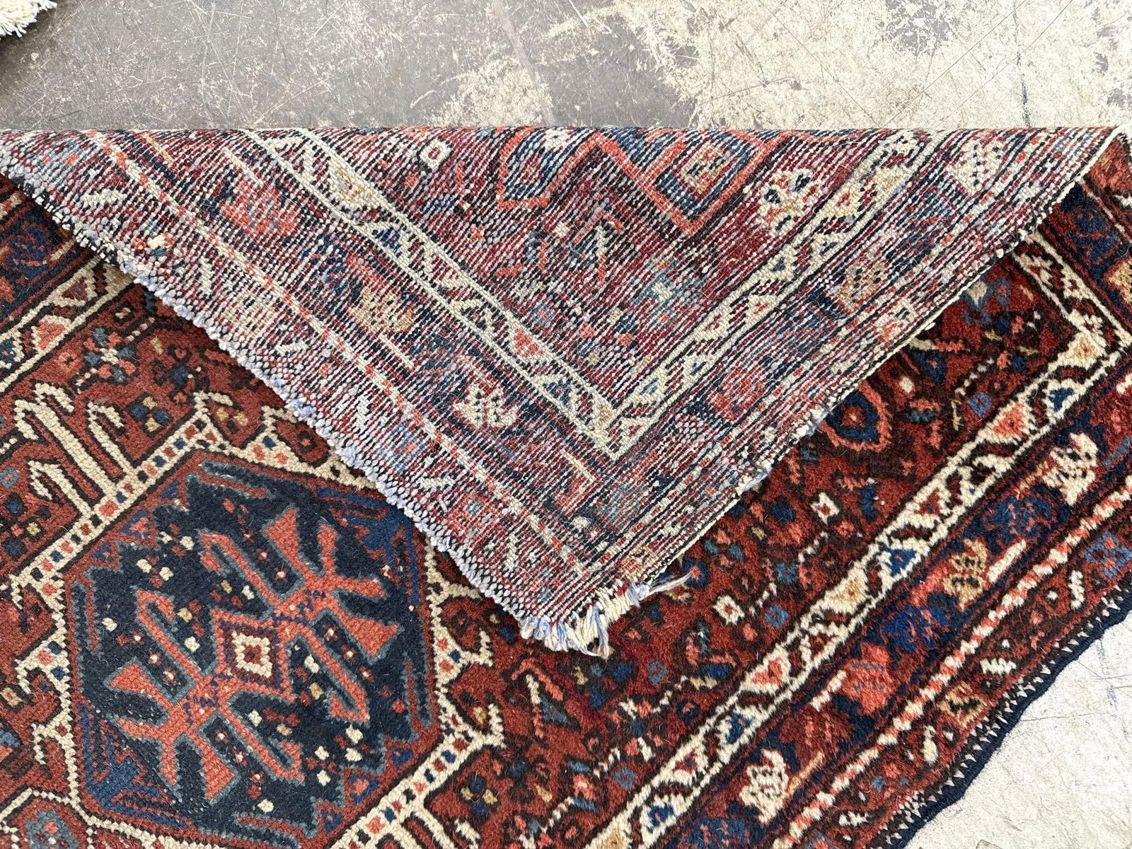 Hall runner rug - 2'4" X 8'11" - 7