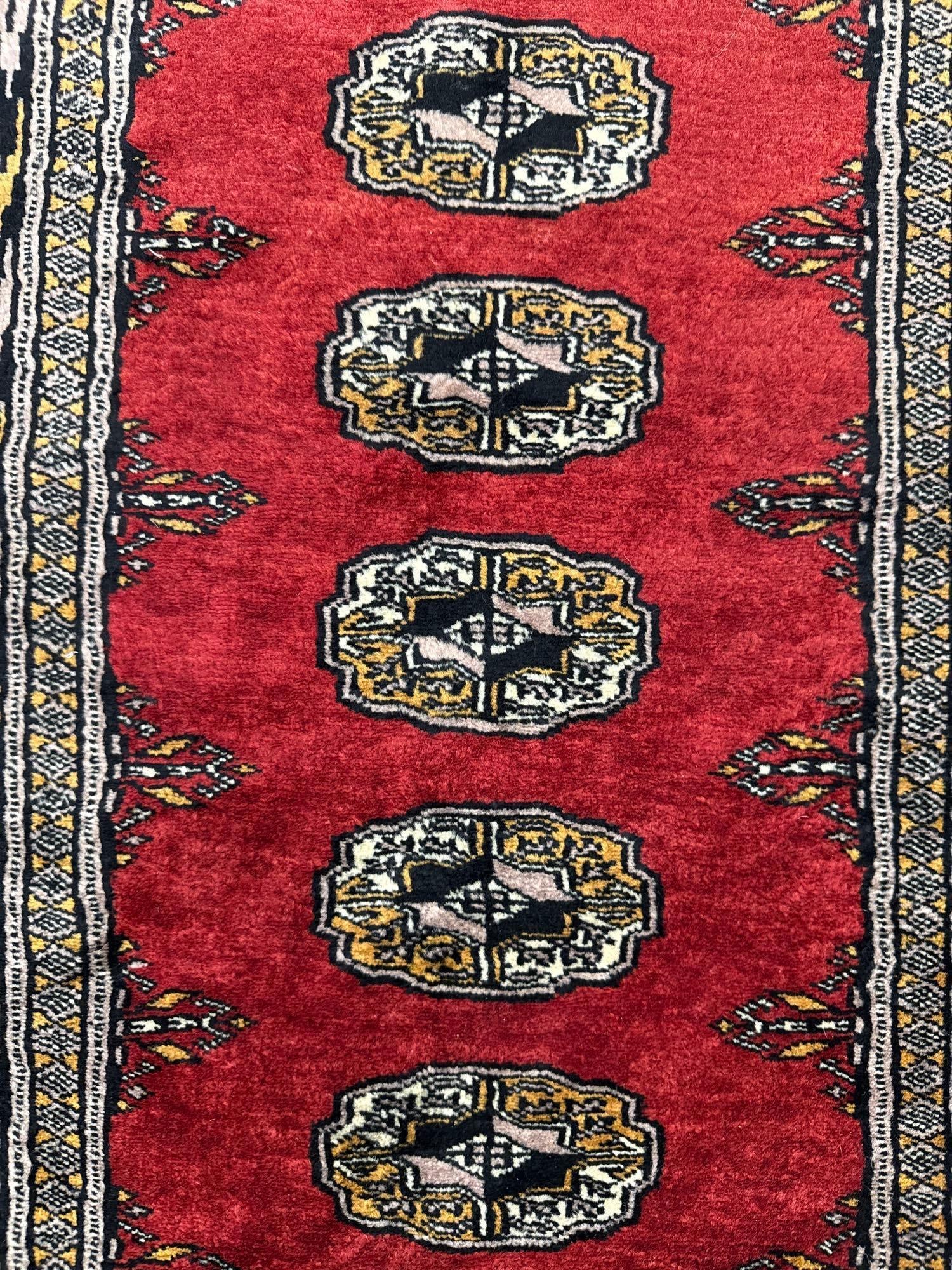 Area rug - 3' X 5'3" - 2