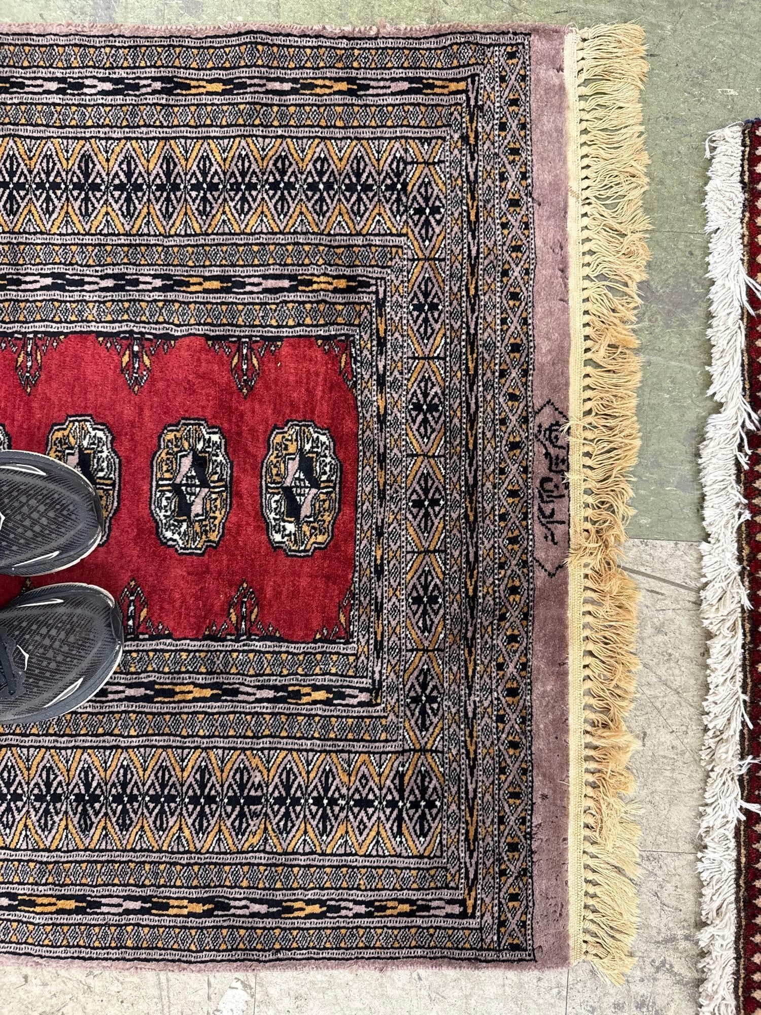 Area rug - 3' X 5'3" - 3