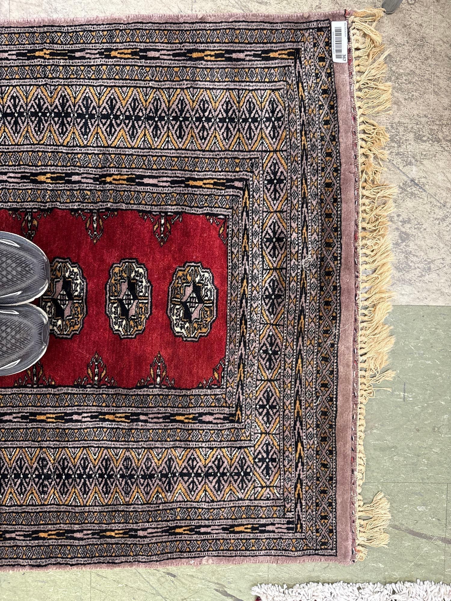 Area rug - 3' X 5'3" - 4