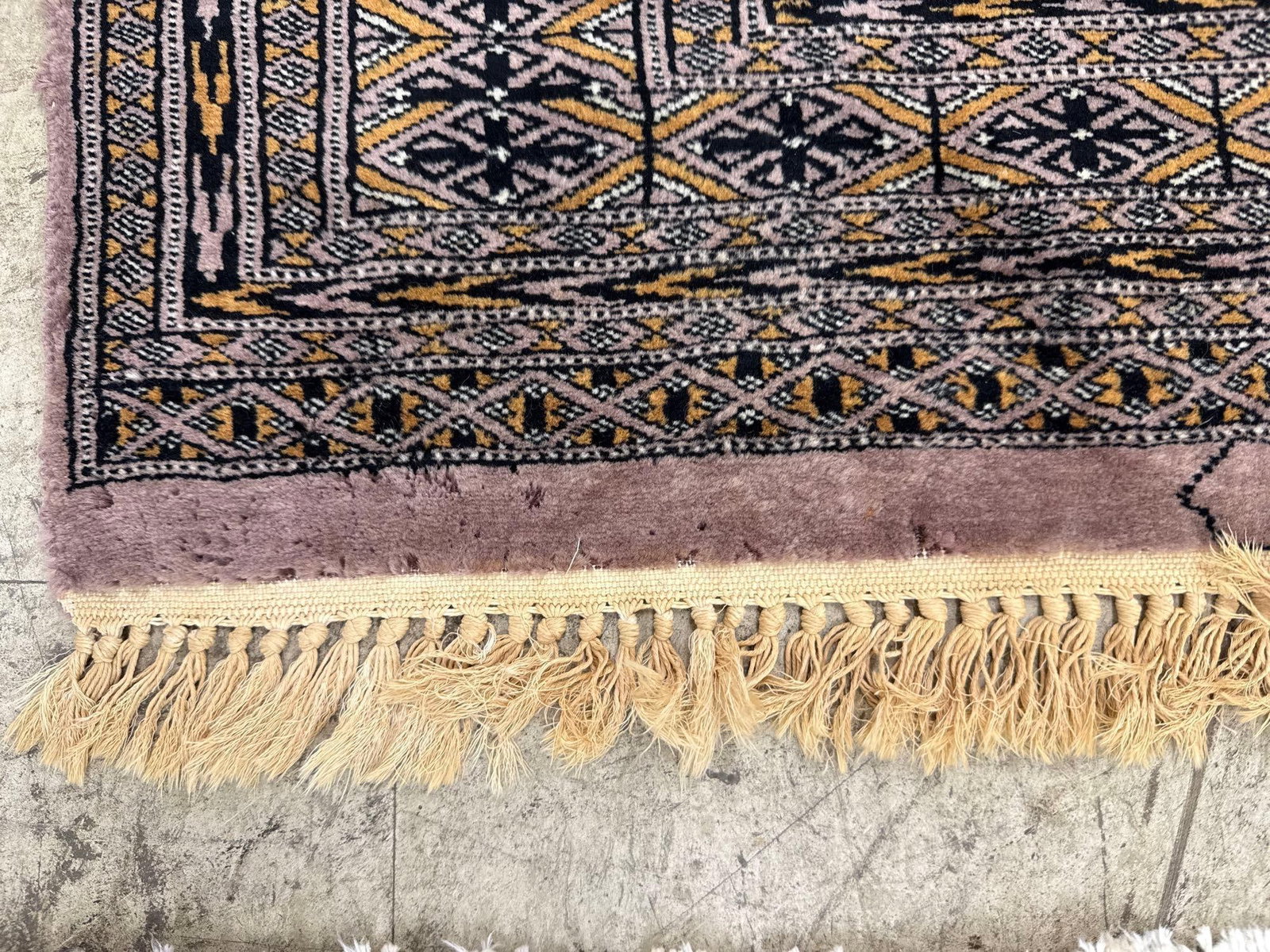 Area rug - 3' X 5'3" - 7