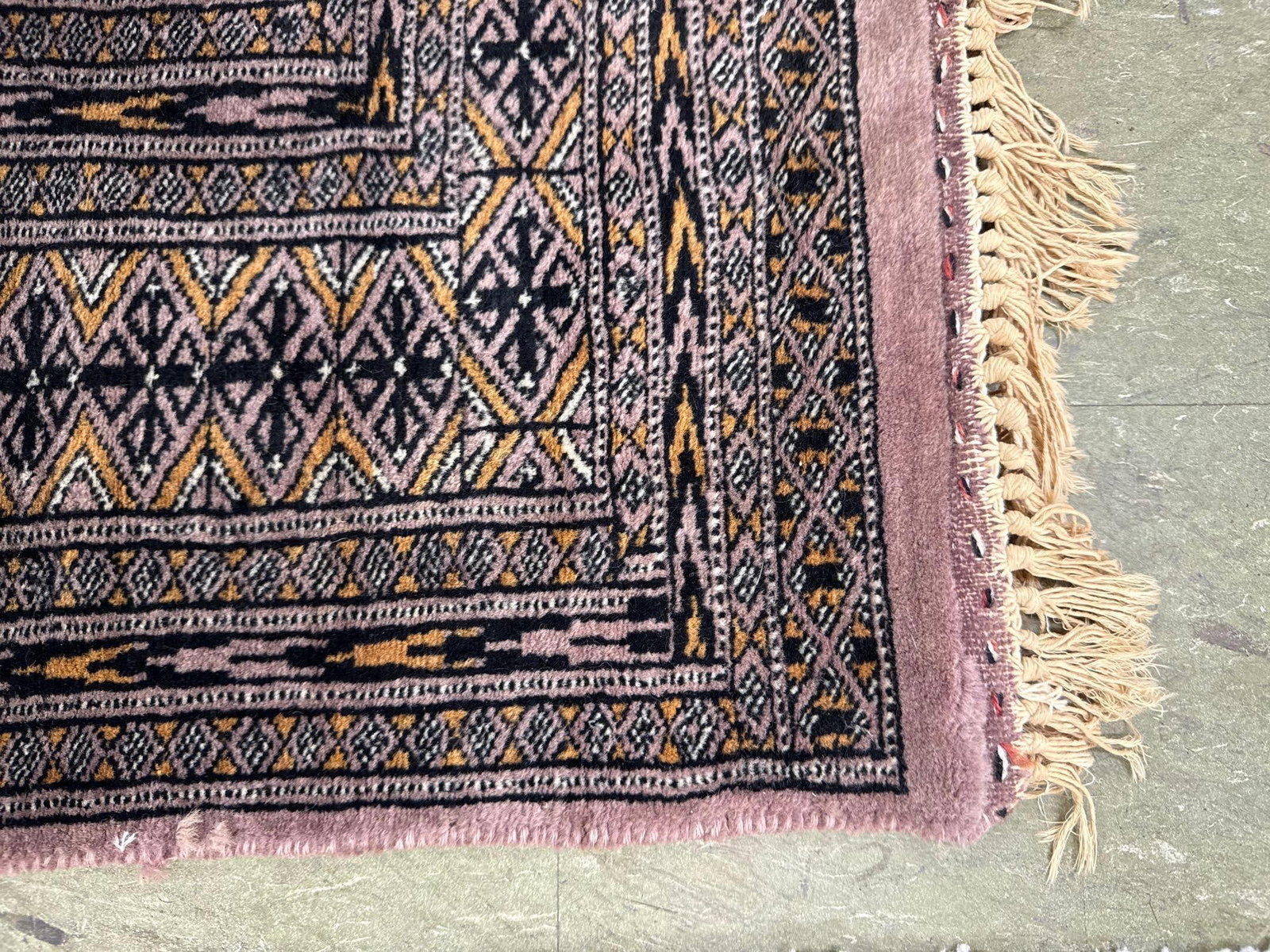 Area rug - 3' X 5'3" - 8