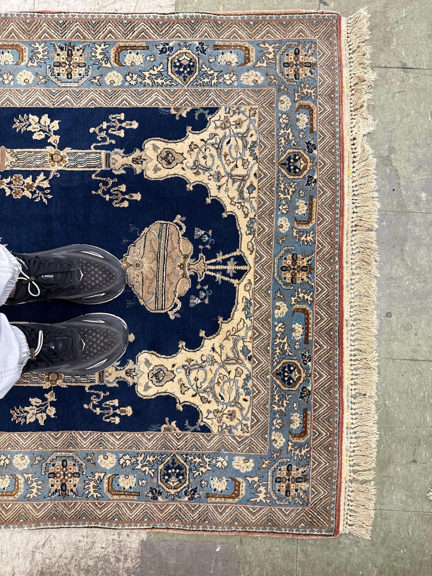 Wool prayer rug - 3'6" x 5'9" - 3