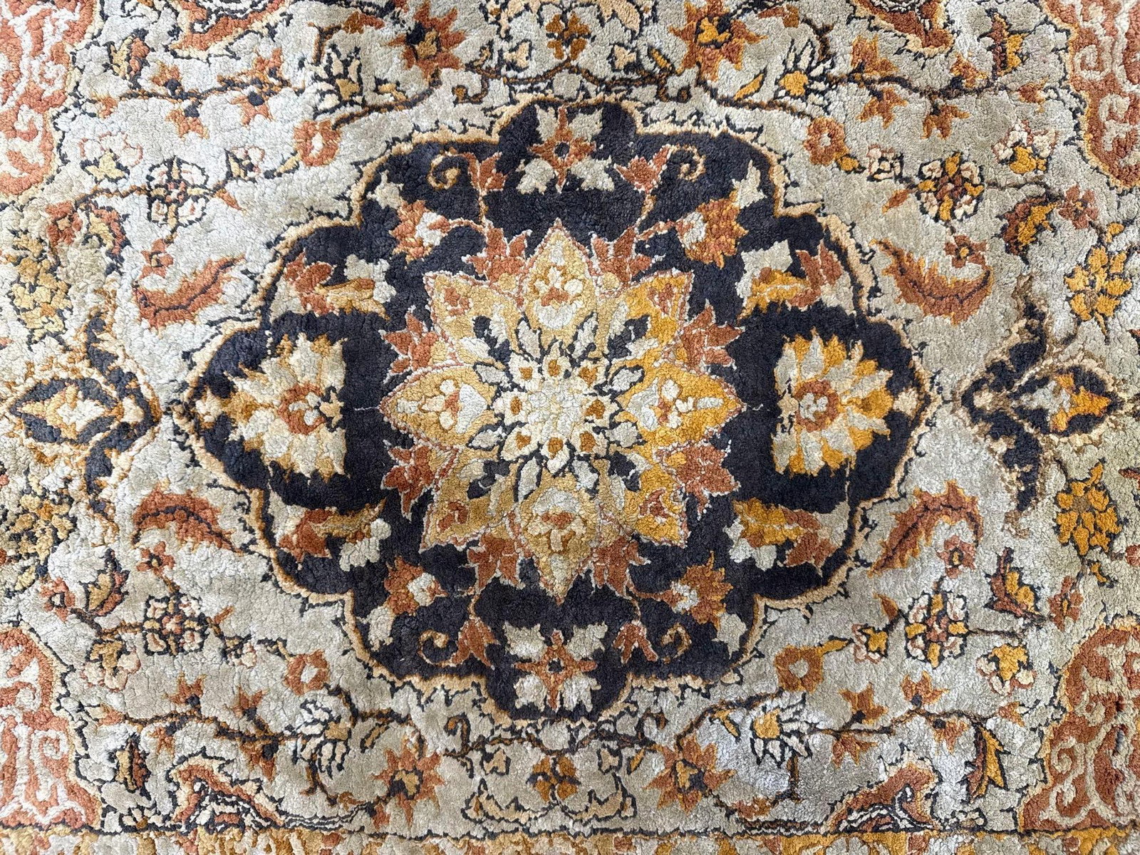 Area rug - 4'7" x 8' - 3