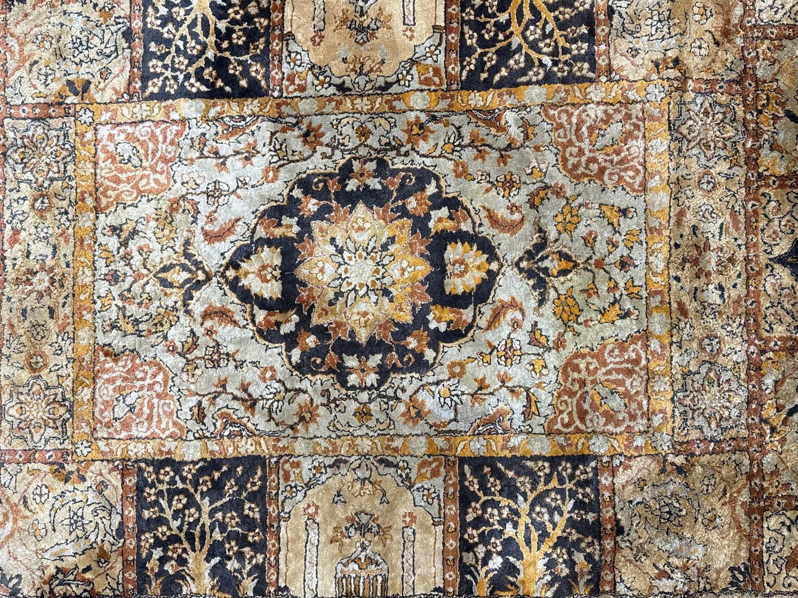 Area rug - 4'7" x 8' - 4