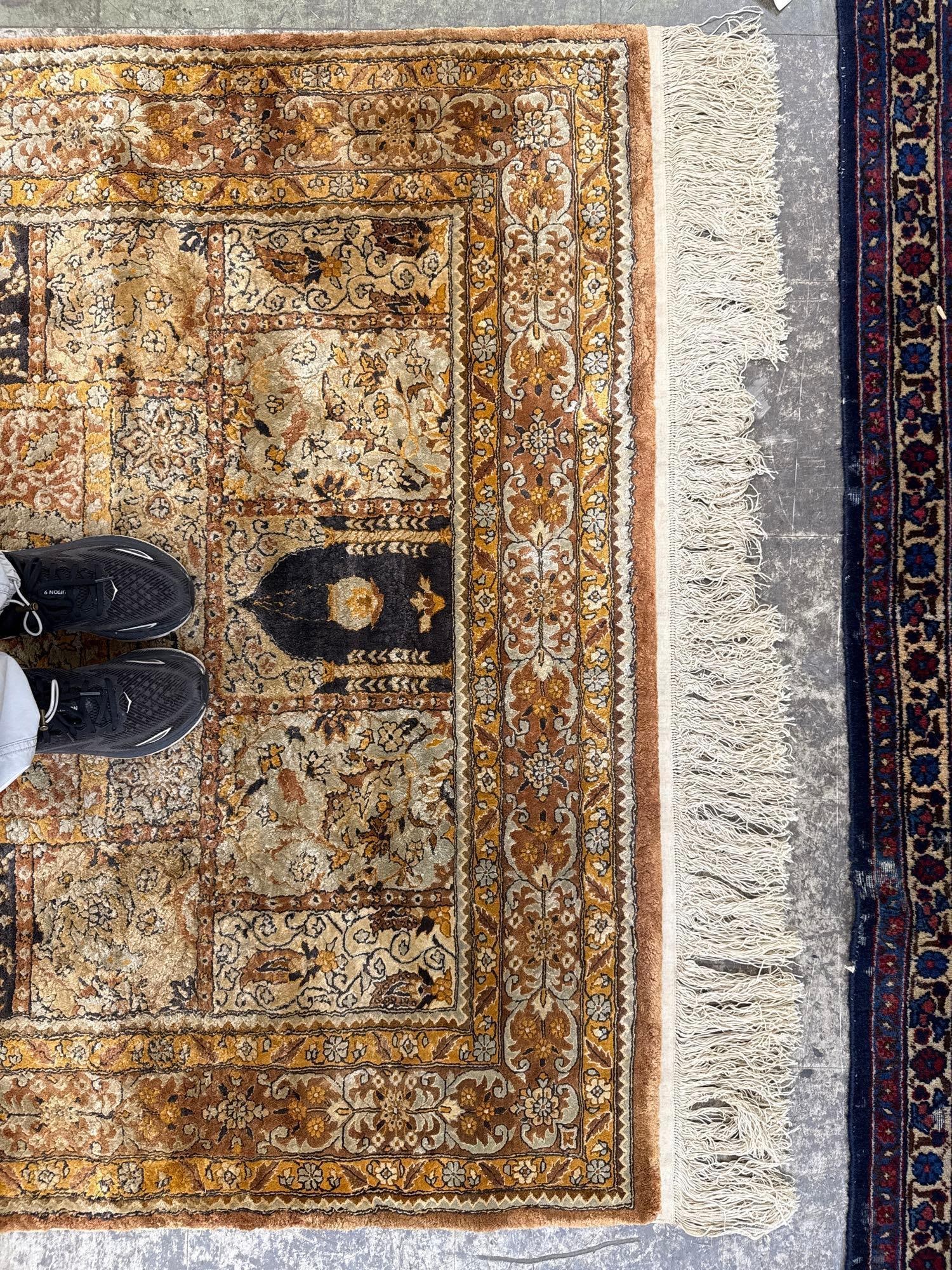 Area rug - 4'7" x 8' - 6