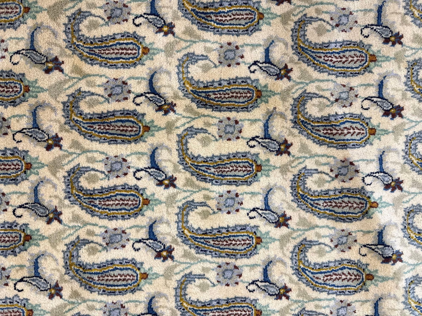 room size rug - 9'10" x 12'10" - 3