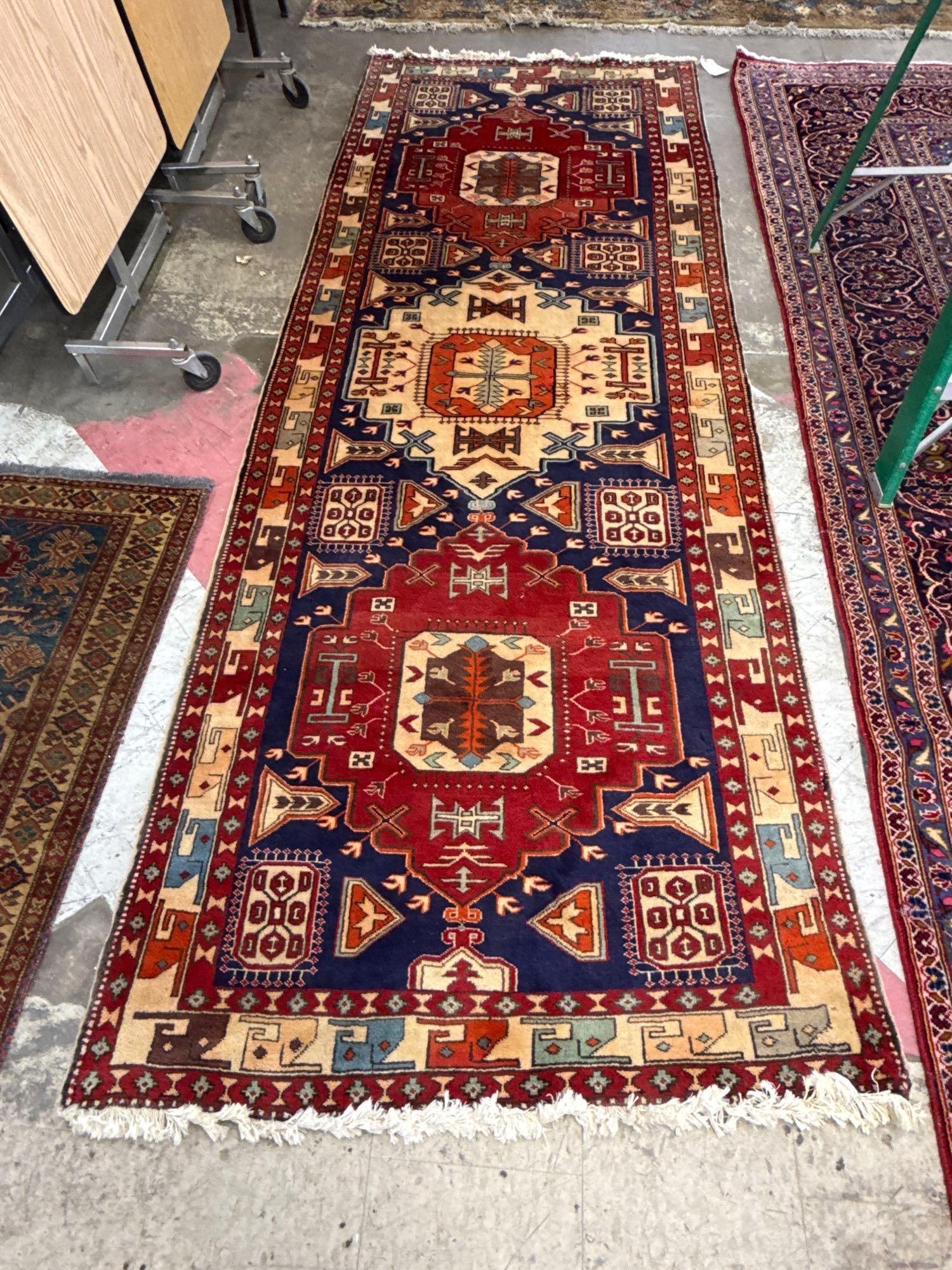 Area rug - 4' x 11'4" - 2