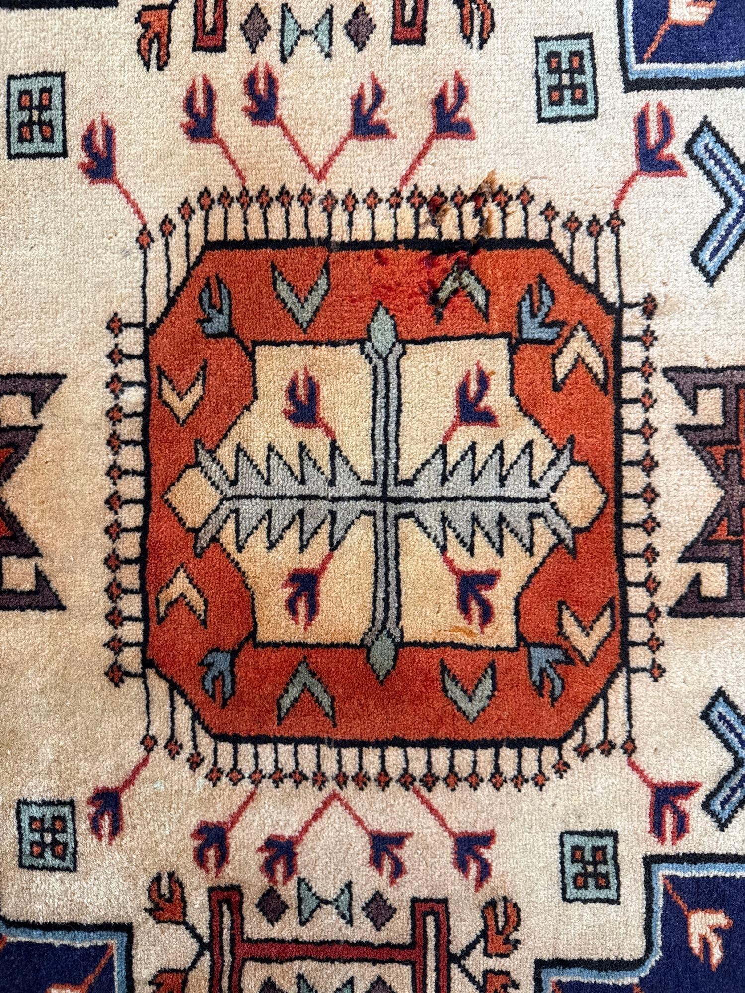 Area rug - 4' x 11'4" - 3