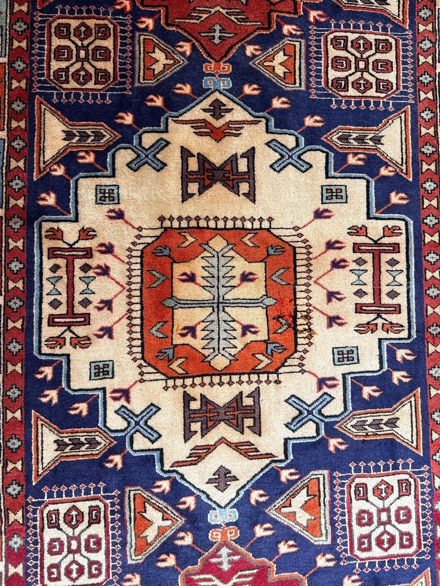 Area rug - 4' x 11'4" - 4