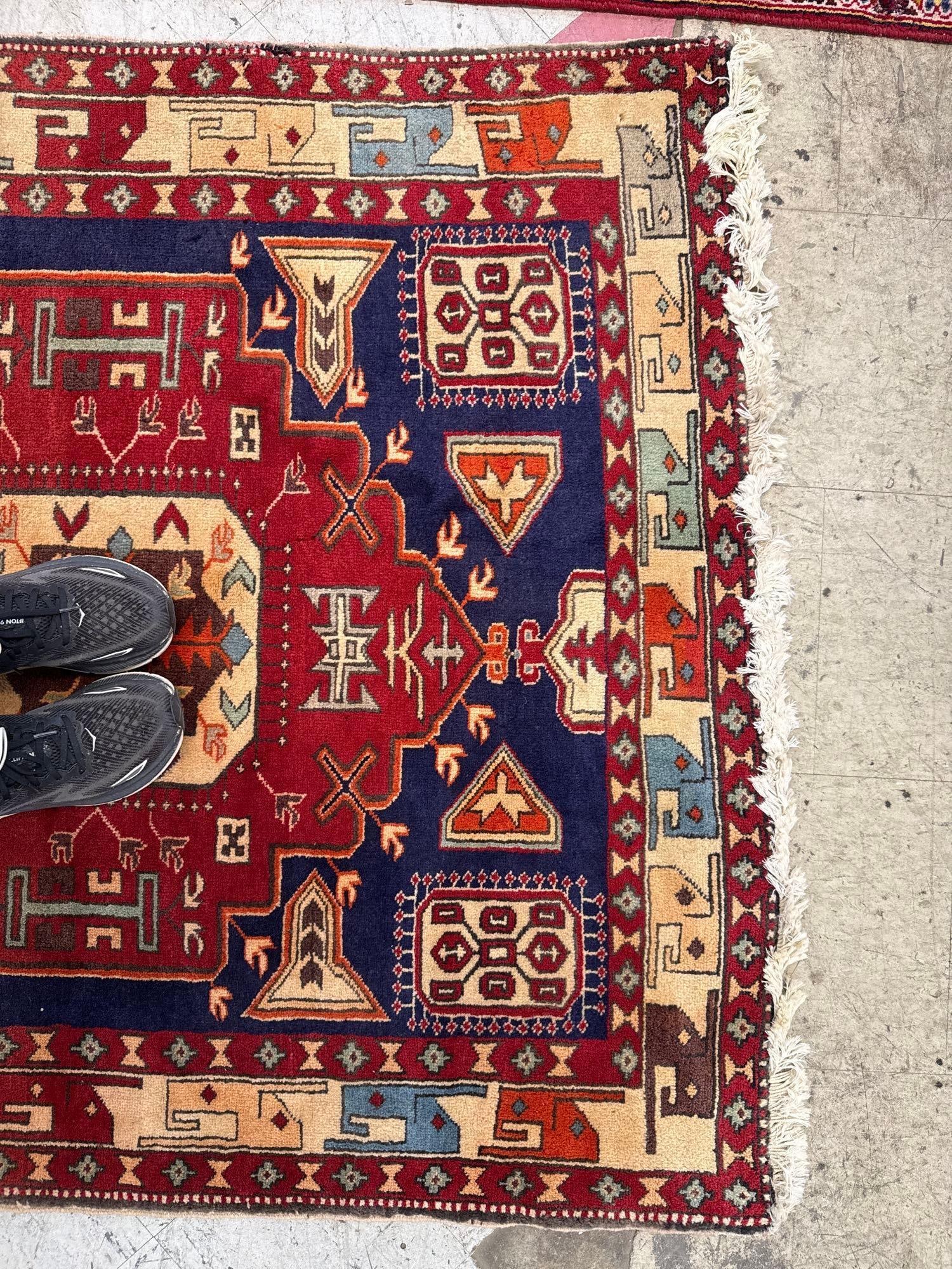Area rug - 4' x 11'4" - 5