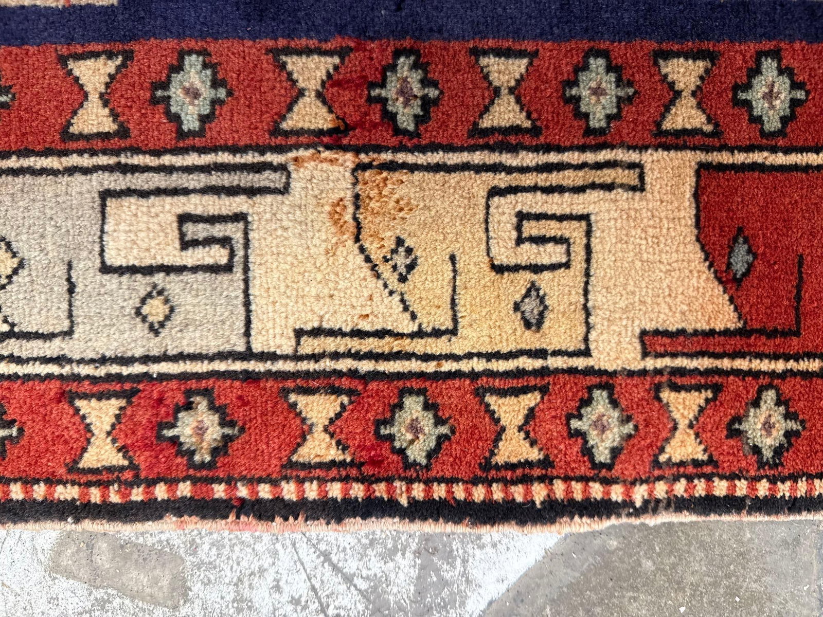 Area rug - 4' x 11'4" - 9