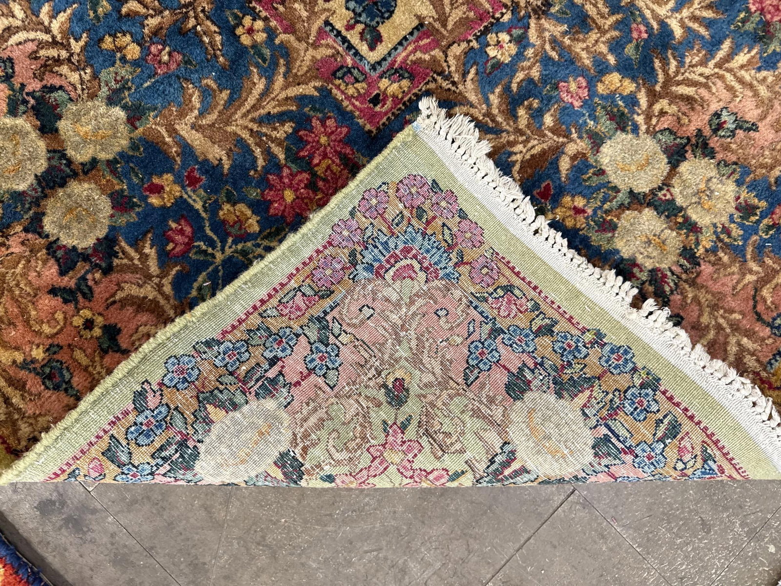 room size rug - 9'11" x 14'7" - 5