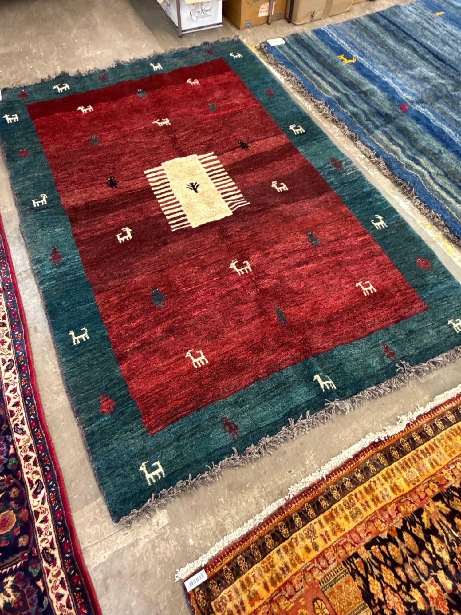 Area rug - 5'7" x 8'4" - 2
