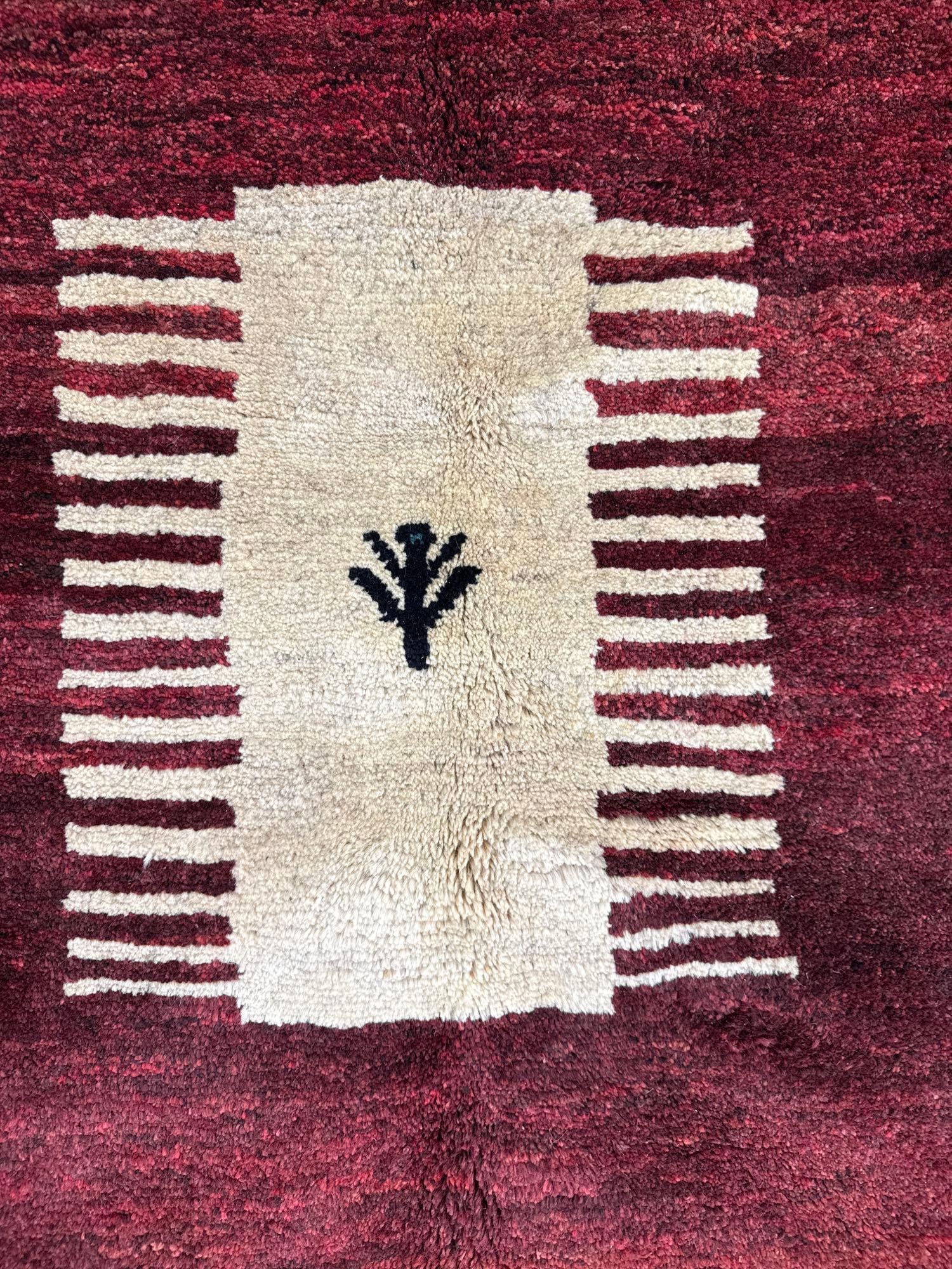Area rug - 5'7" x 8'4" - 3