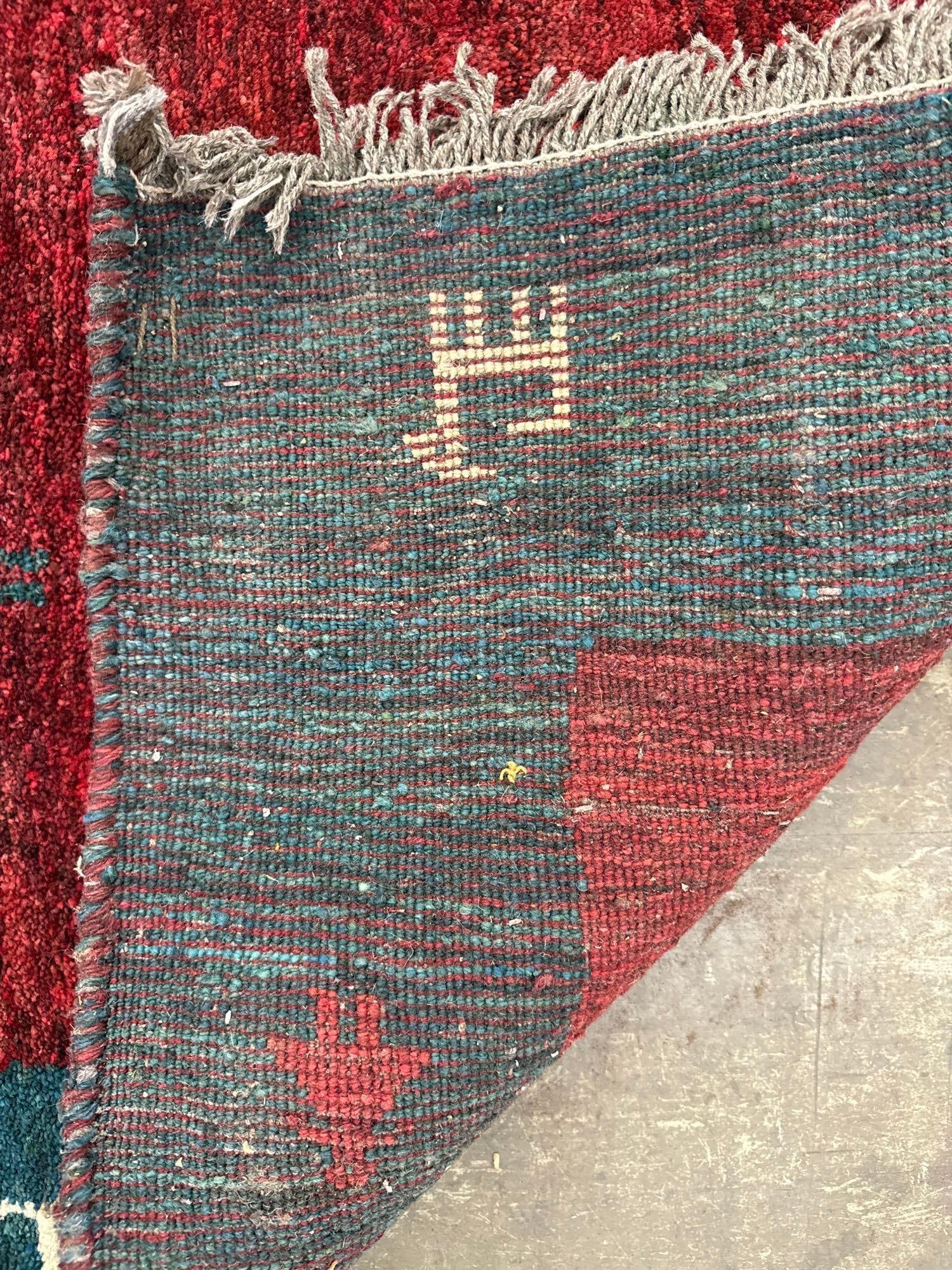 Area rug - 5'7" x 8'4" - 5