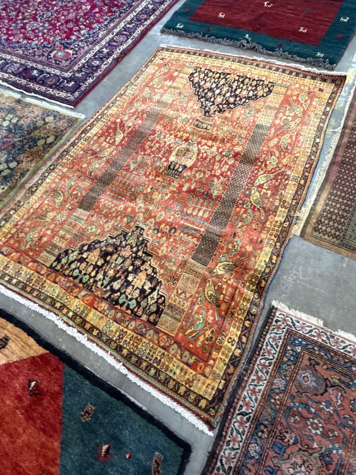 Area size rug - 5'9" x 8'3" - 2