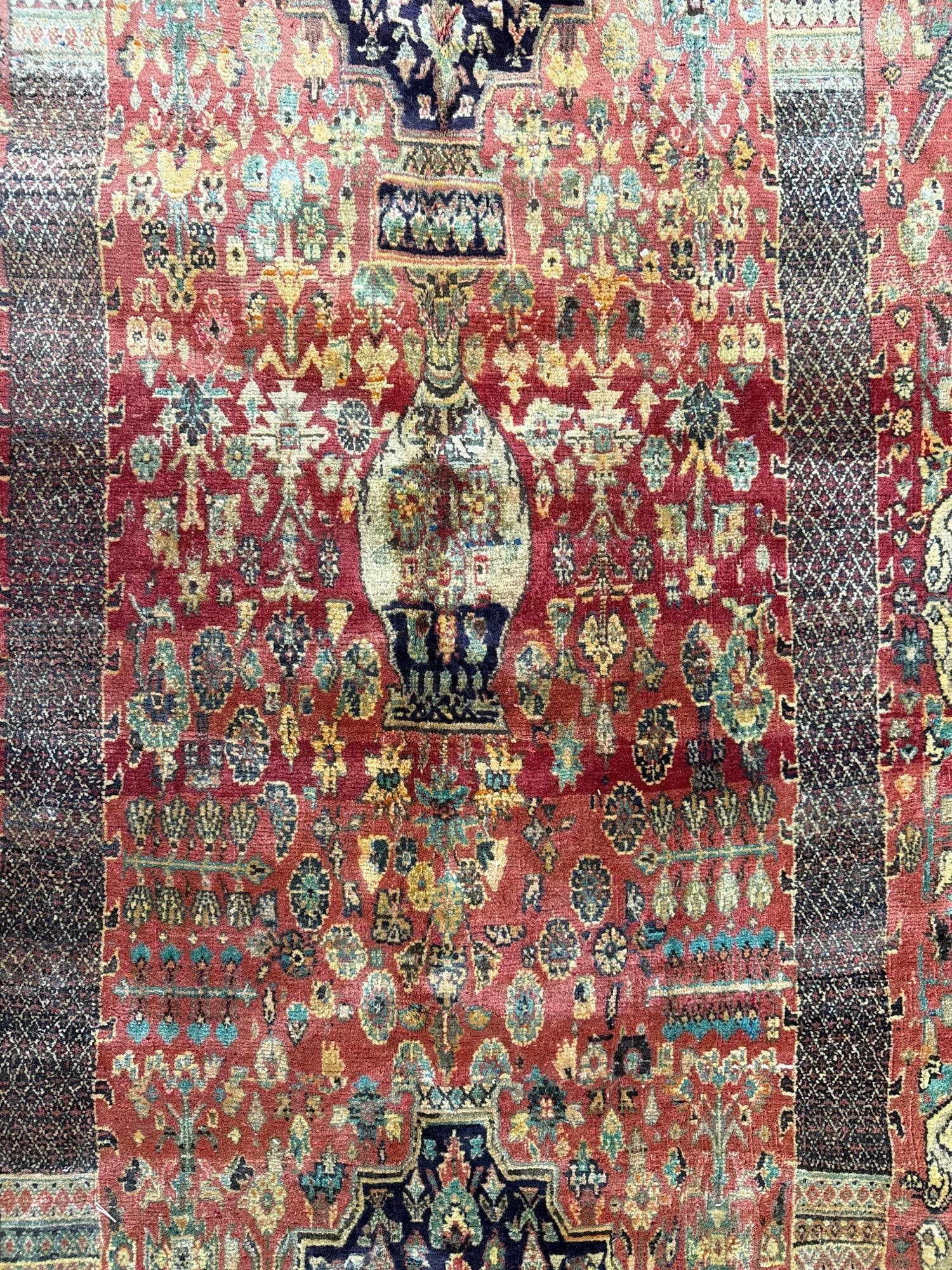 Area size rug - 5'9" x 8'3" - 4