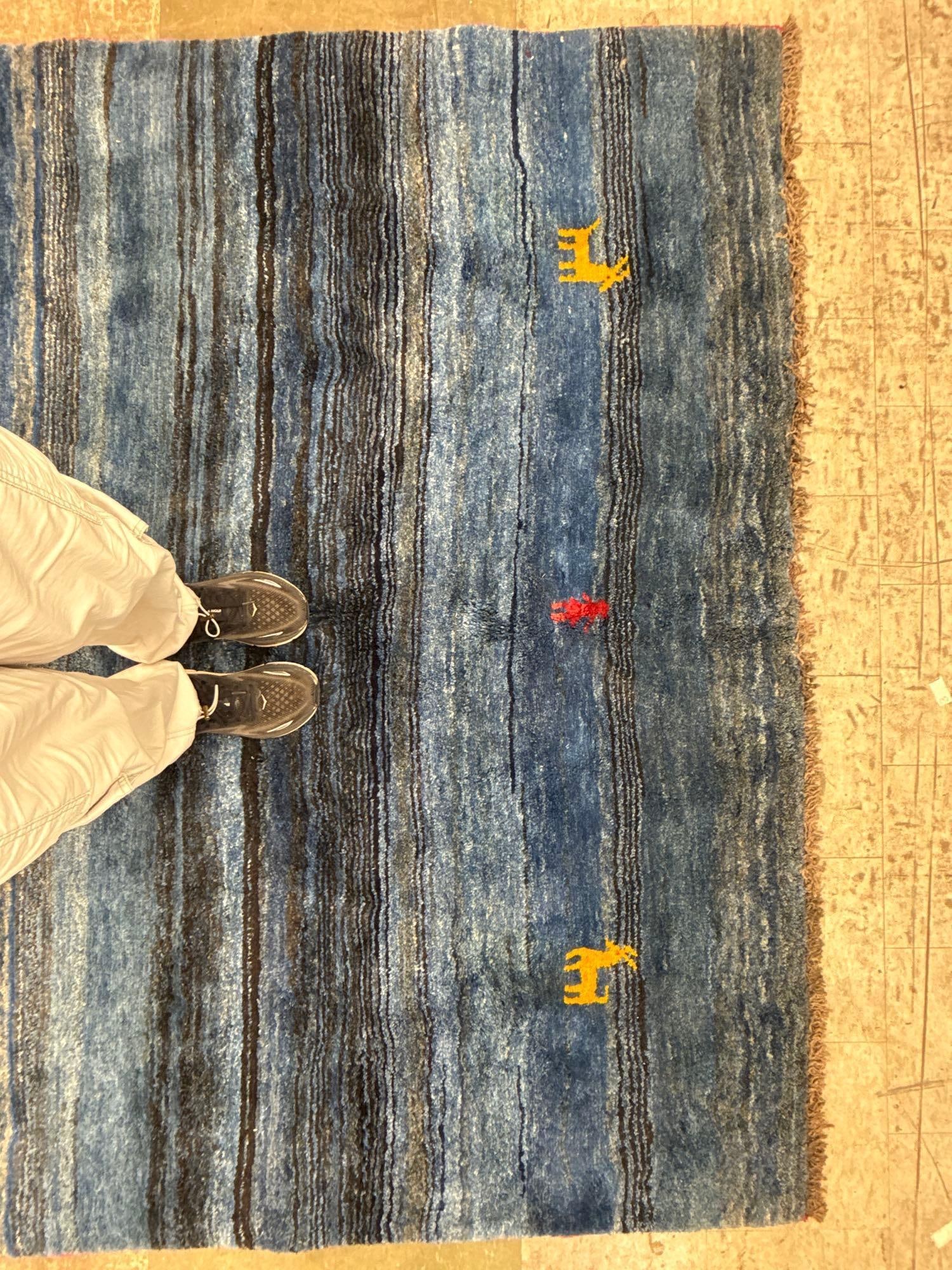 Area rug - 6'7" x 9'7" - 5