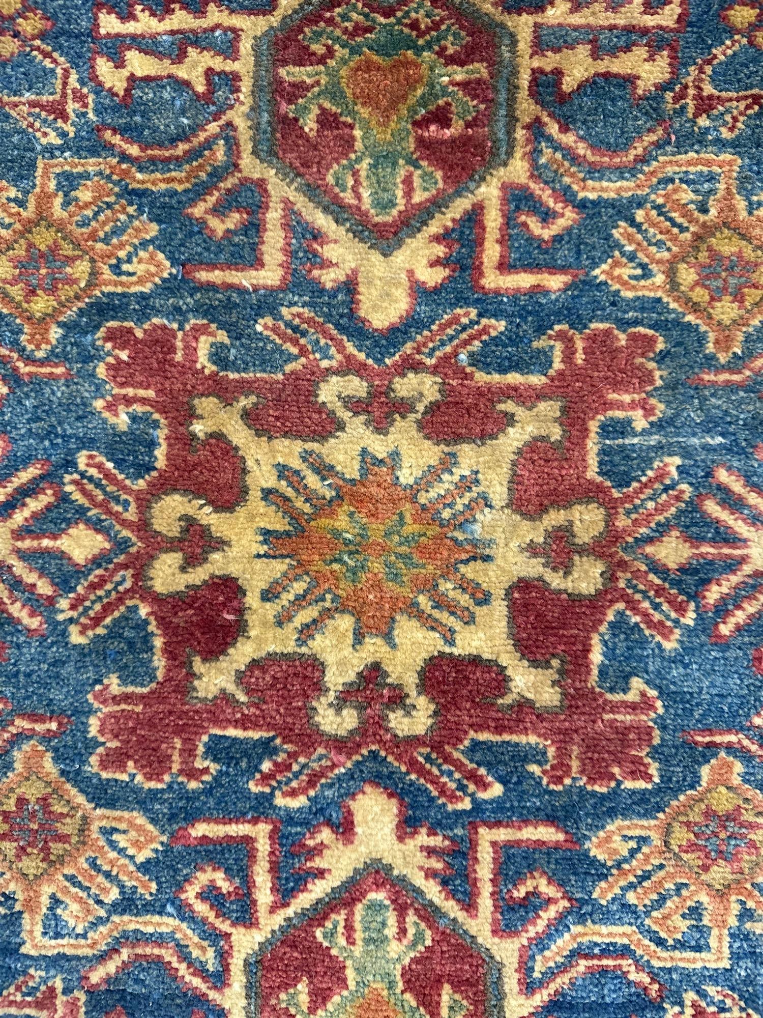 Area rug - 2'9" x 4'3" - 2