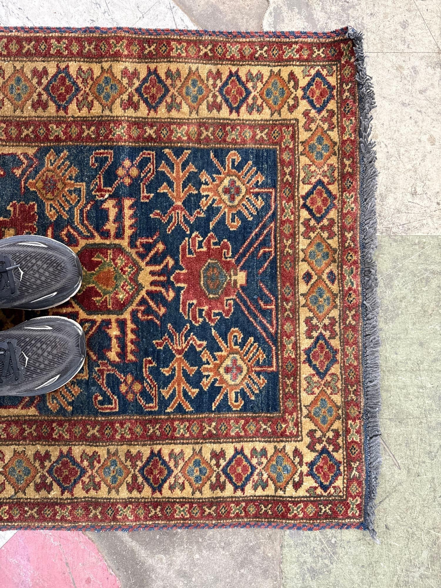 Area rug - 2'9" x 4'3" - 5