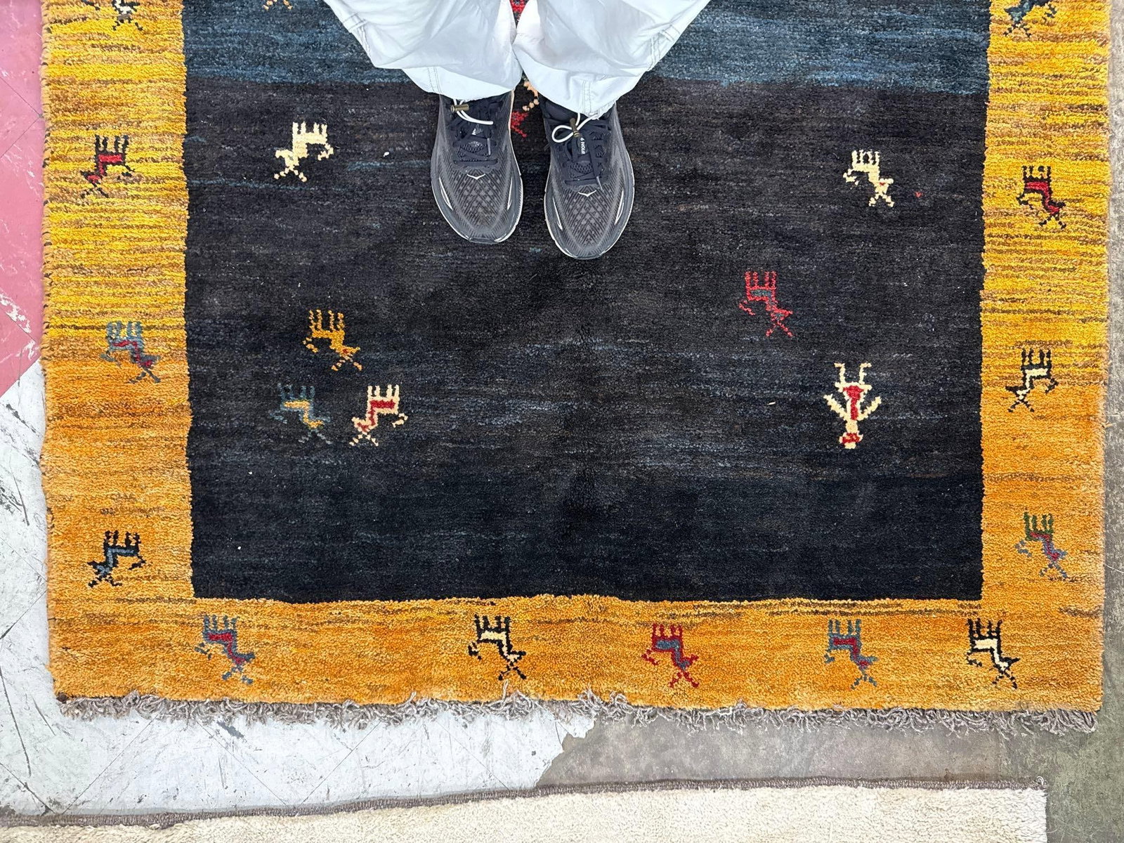 Area rug - 4'9" x 6'3" - 3