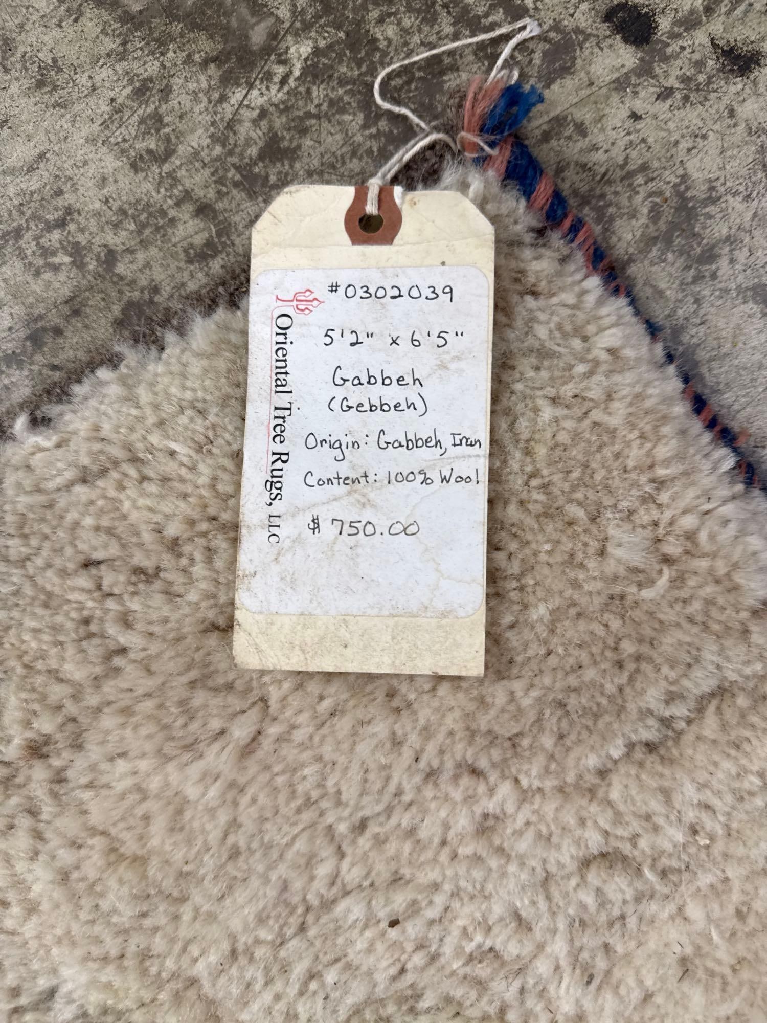Area rug - 5' x 6'4" - 5