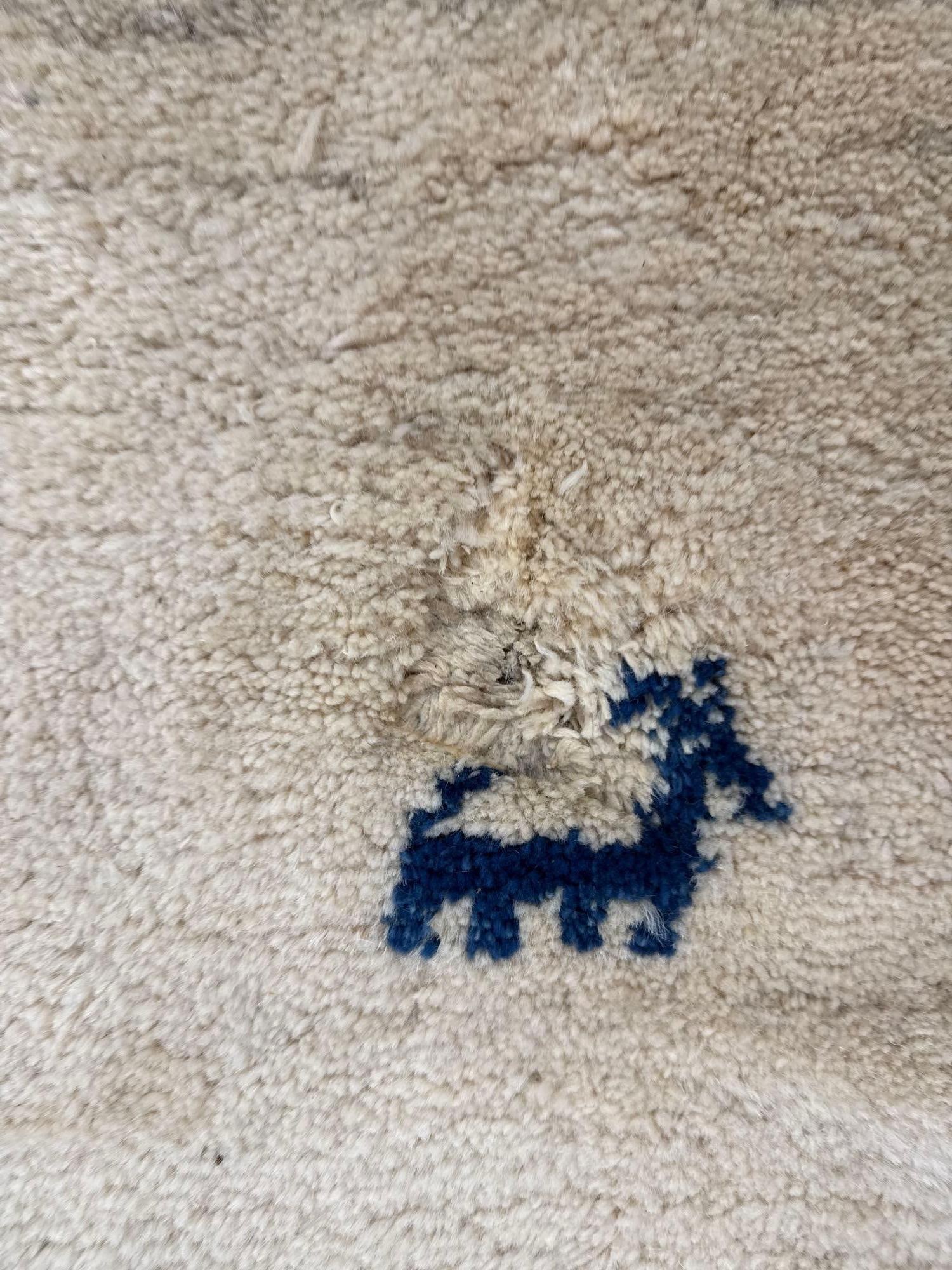 Area rug - 5' x 6'4" - 6